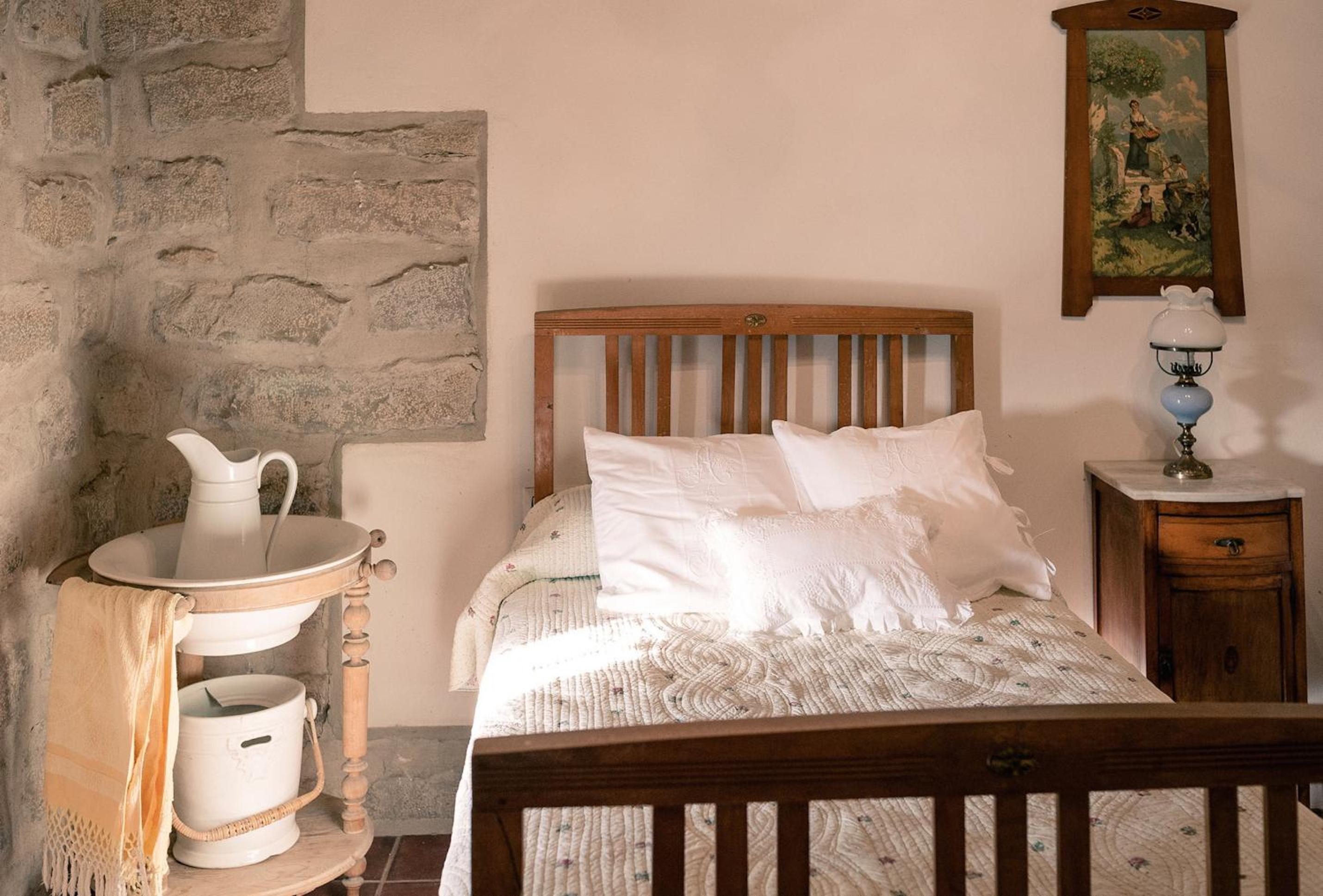 Seven-Bedroom House photo 3