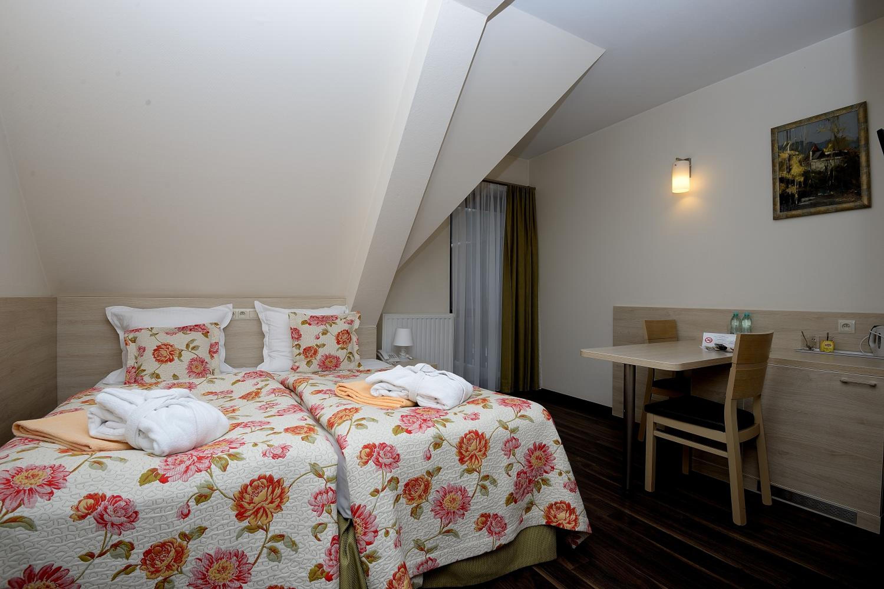 Double or Twin Room - Photo 2