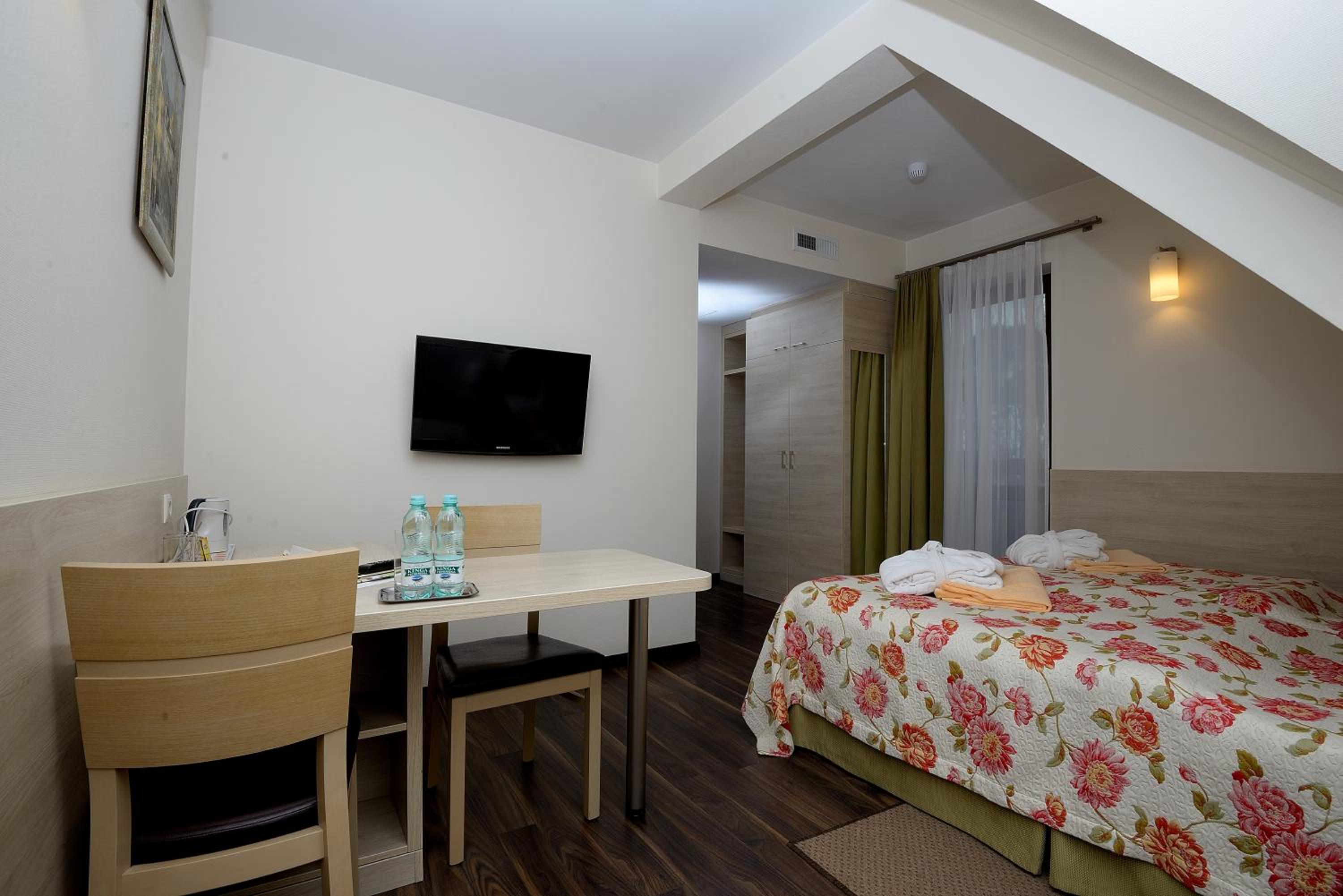 Double or Twin Room - Photo 1