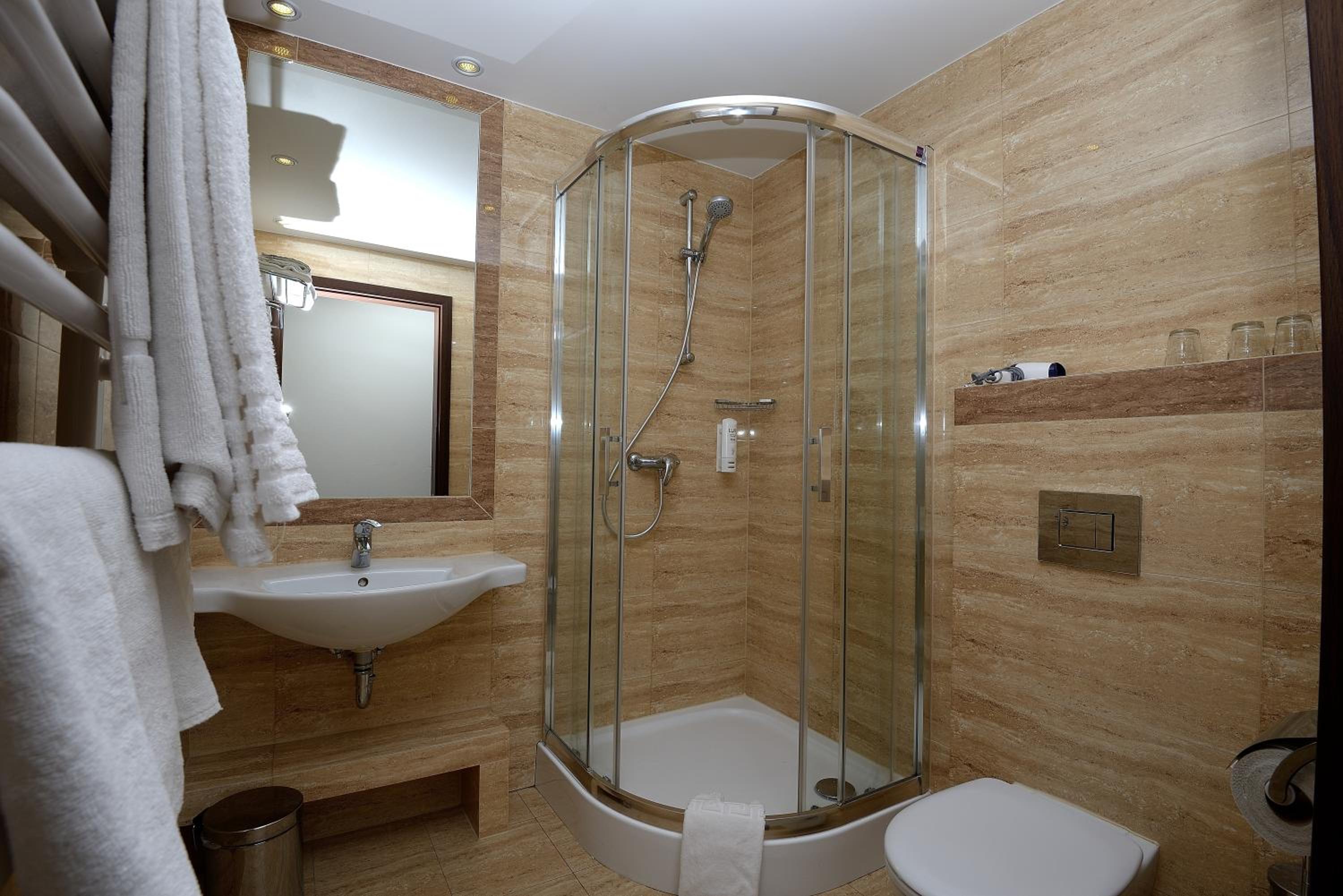 Double or Twin Room - Photo 5