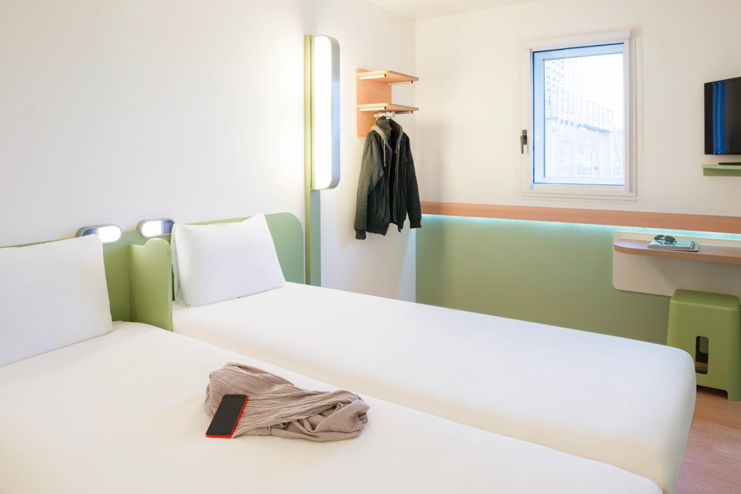 Twin Room - Photo 3