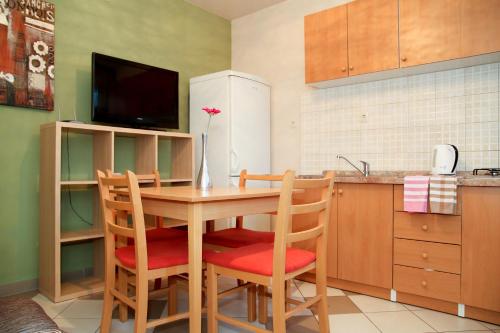 Two-Bedroom Apartment - Photo 8