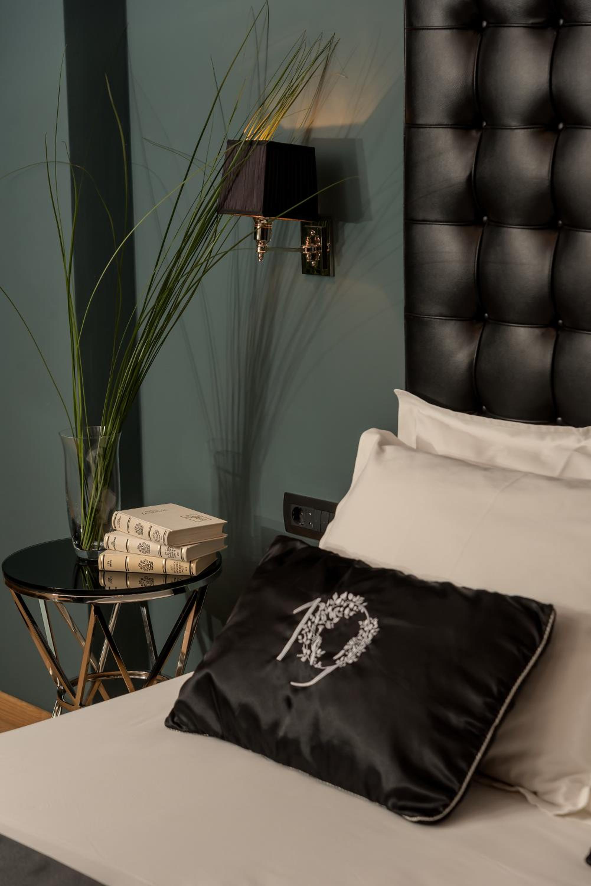 Penthouse Suite with Spa Bath photo 3