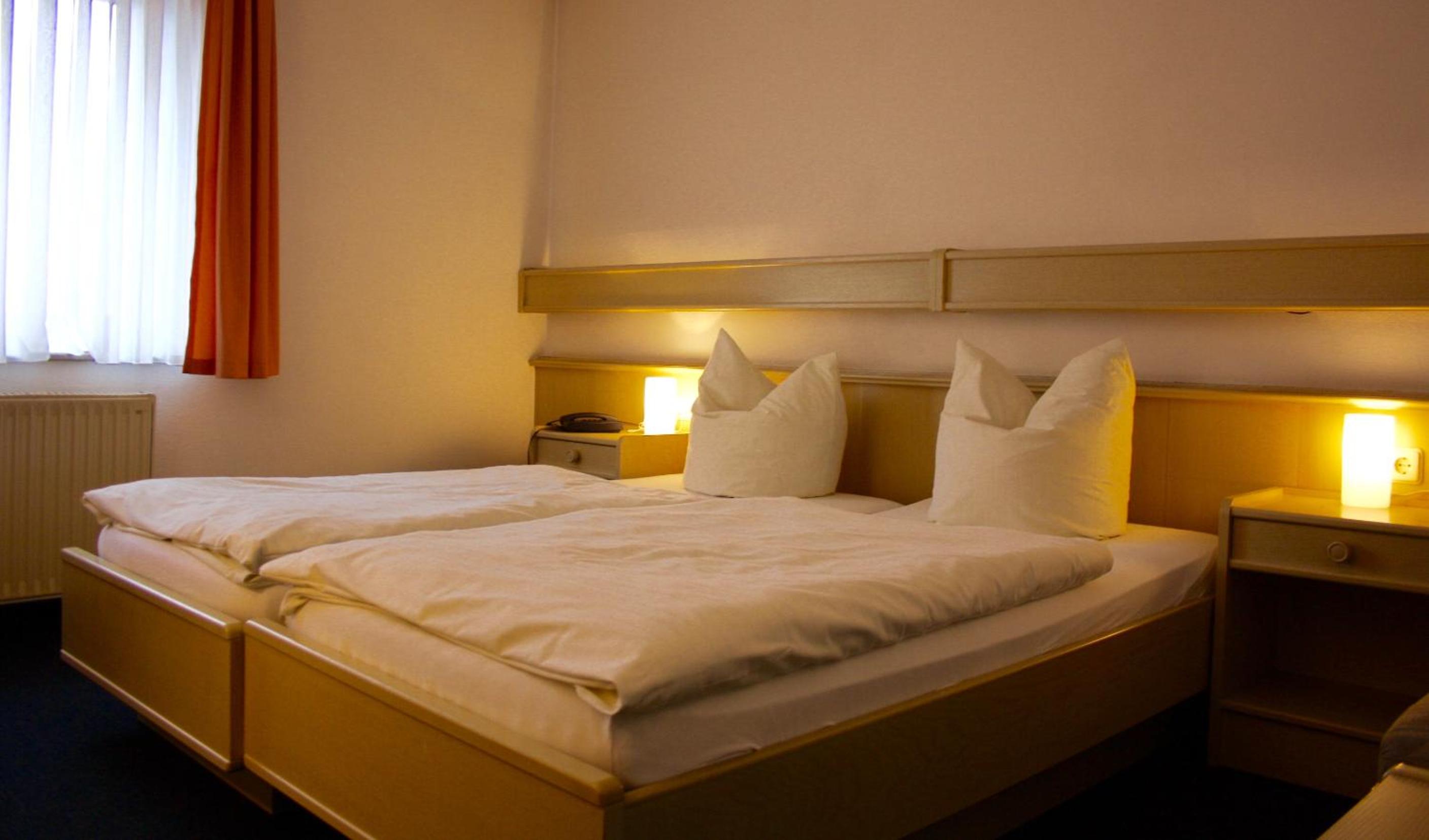 Budget Double Room - Photo 3