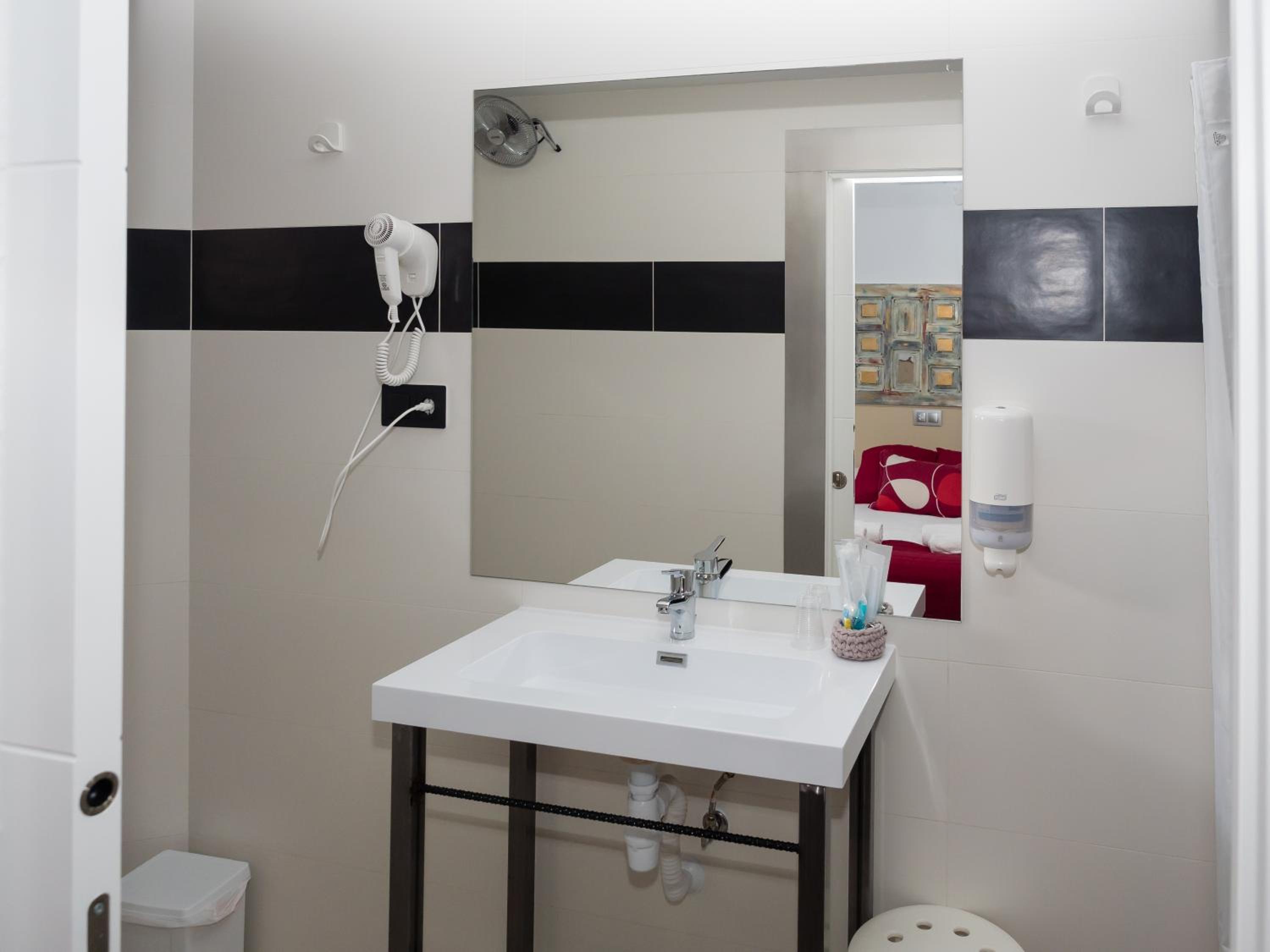 Double or Twin Room photo 3