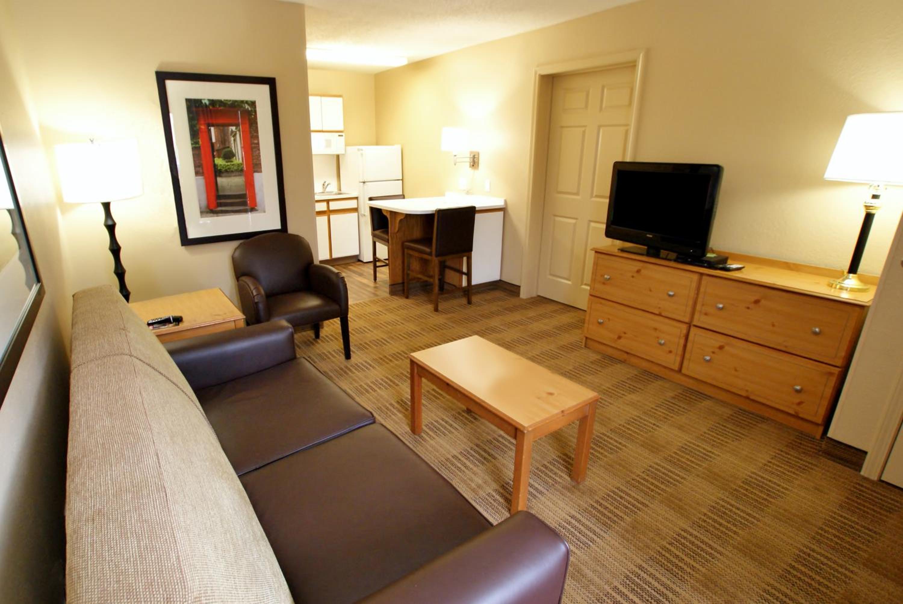 One Bedroom Suite - Non-Smoking - Photo 6