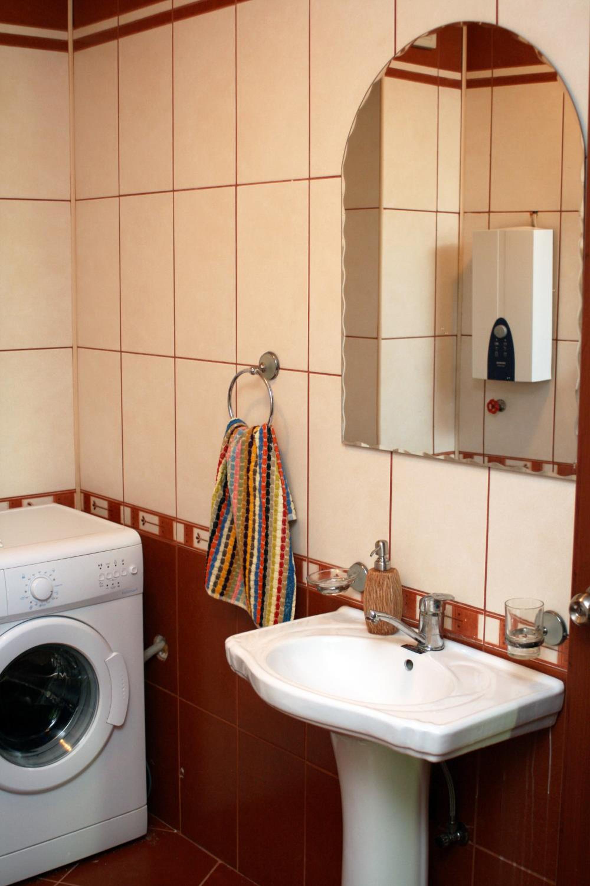 Classic Double Room with Balcony and Shared Bathroom photo 2