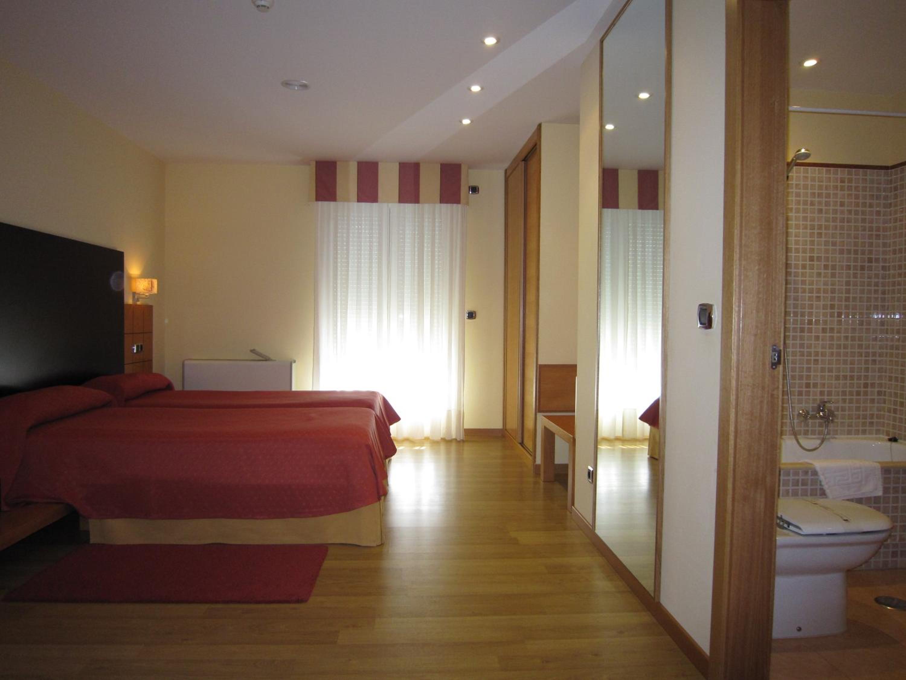 Double Room with Extra Bed (3 Adults) photo 2