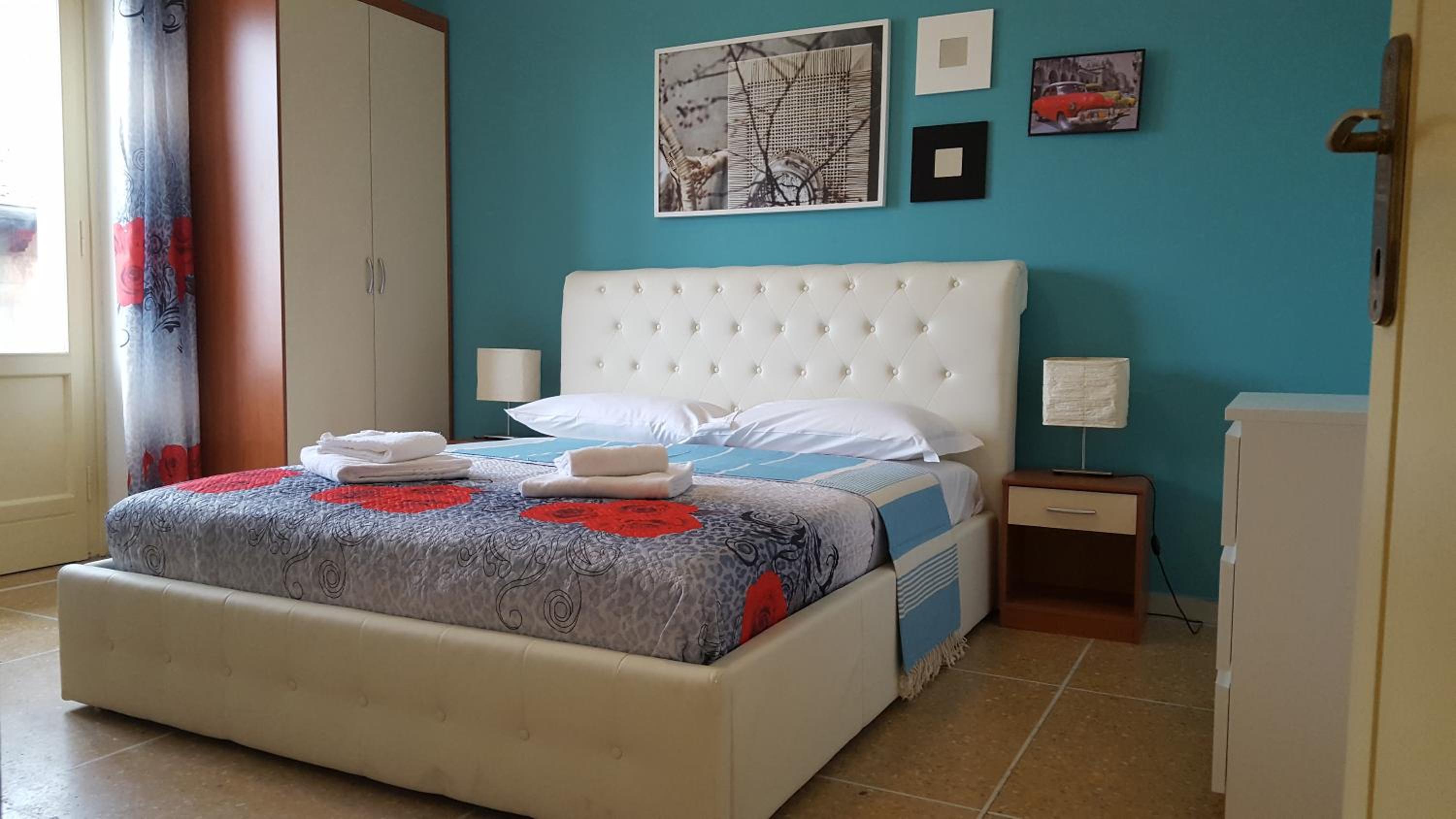 Deluxe Double Room with Private Bathroom and Balcony - Photo 1