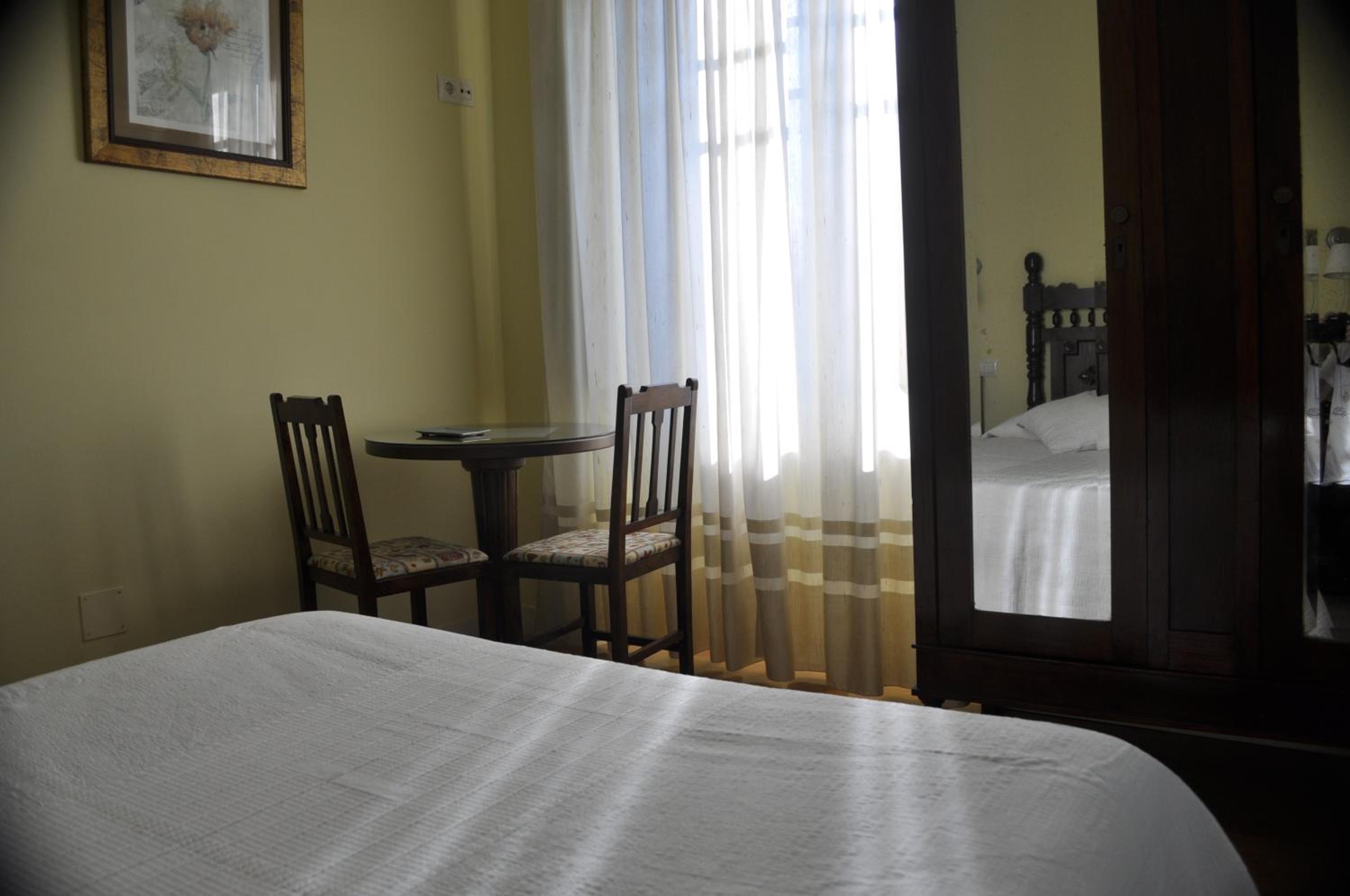 Double or Twin Room photo 3