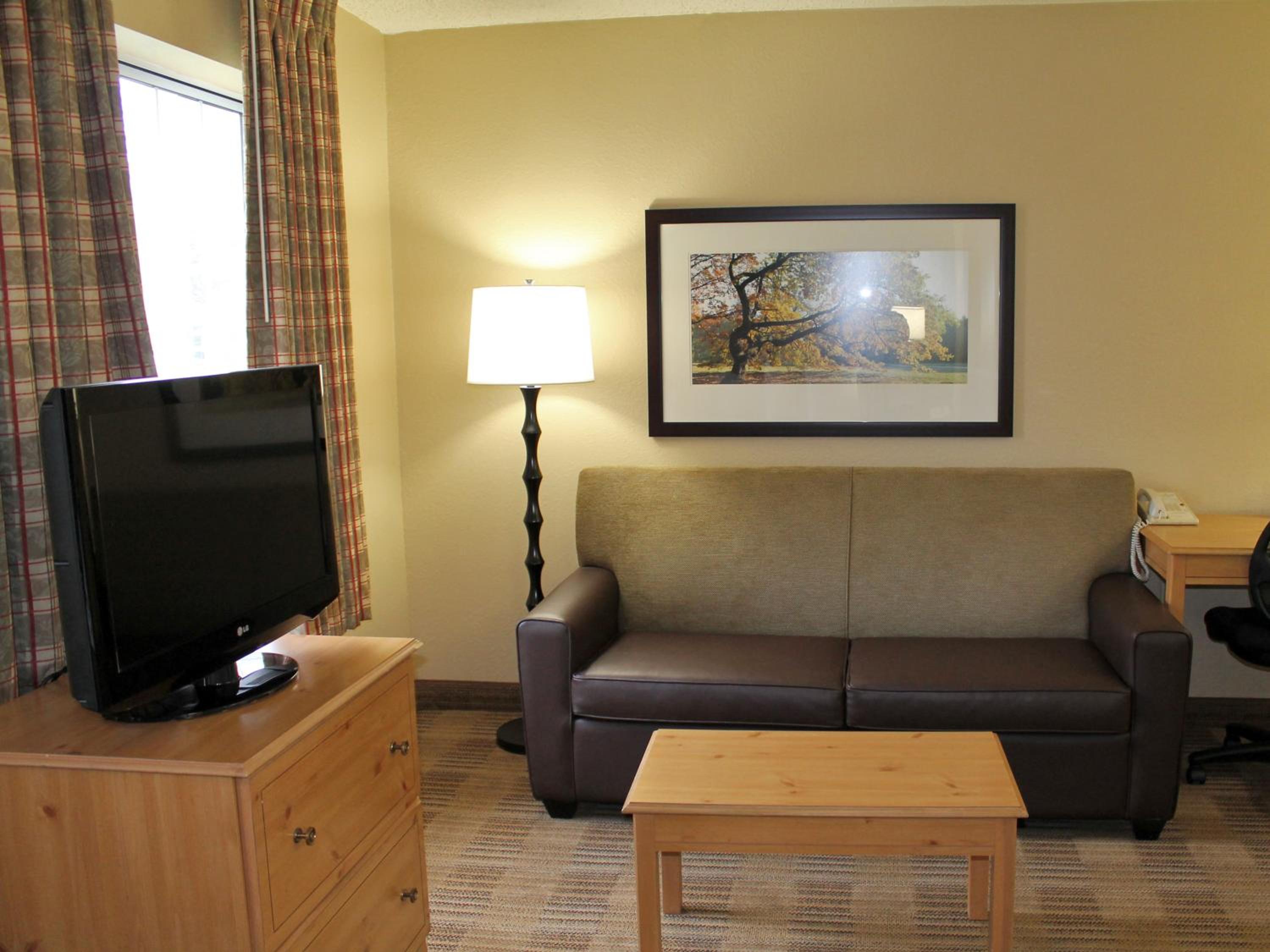 Deluxe Studio with 1 King Bed - Non-Smoking - Photo 4