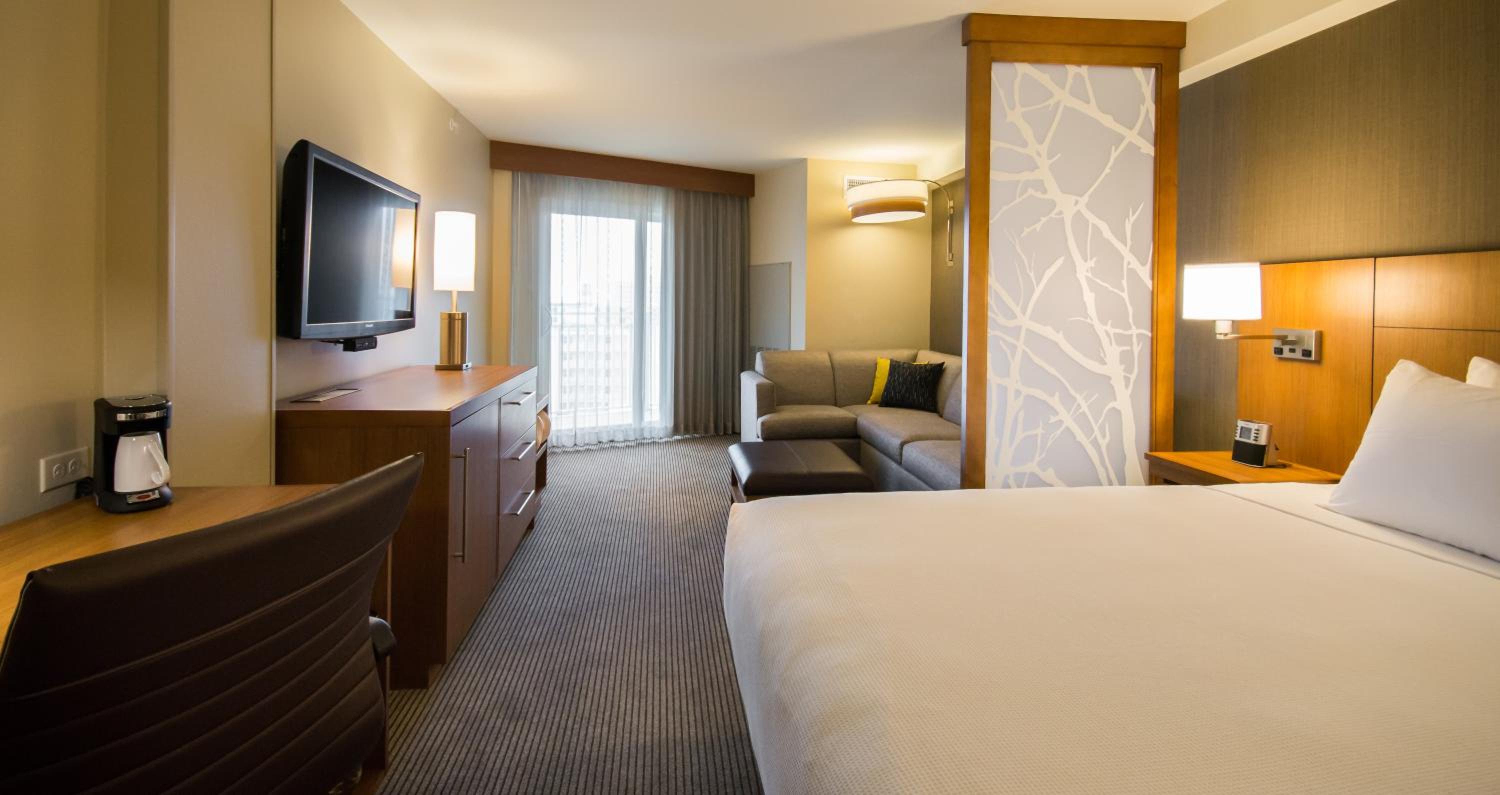 King Room with Sofa Bed - Photo 1