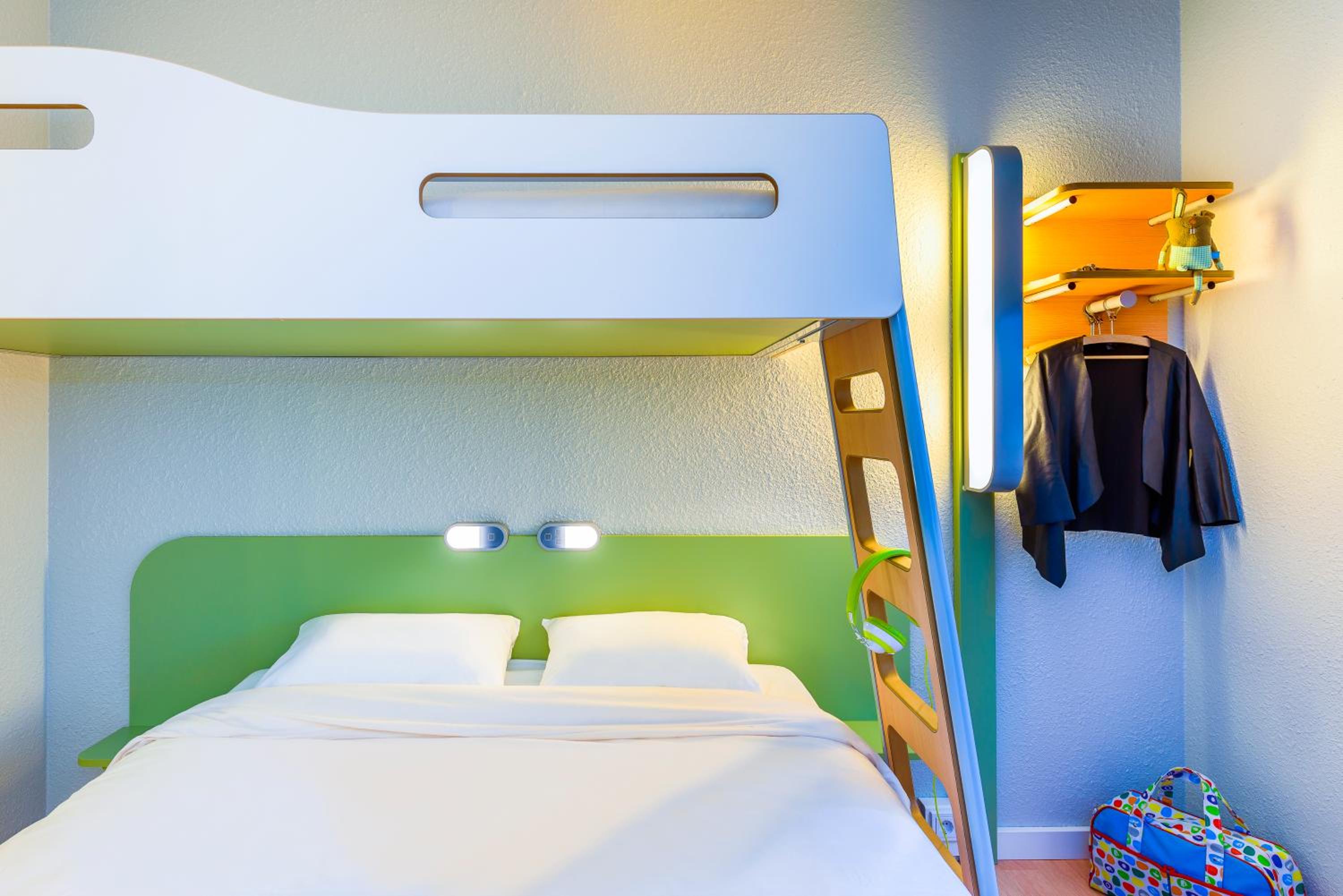 Triple Room with One Double Bed and One Bunk Bed - Photo 8