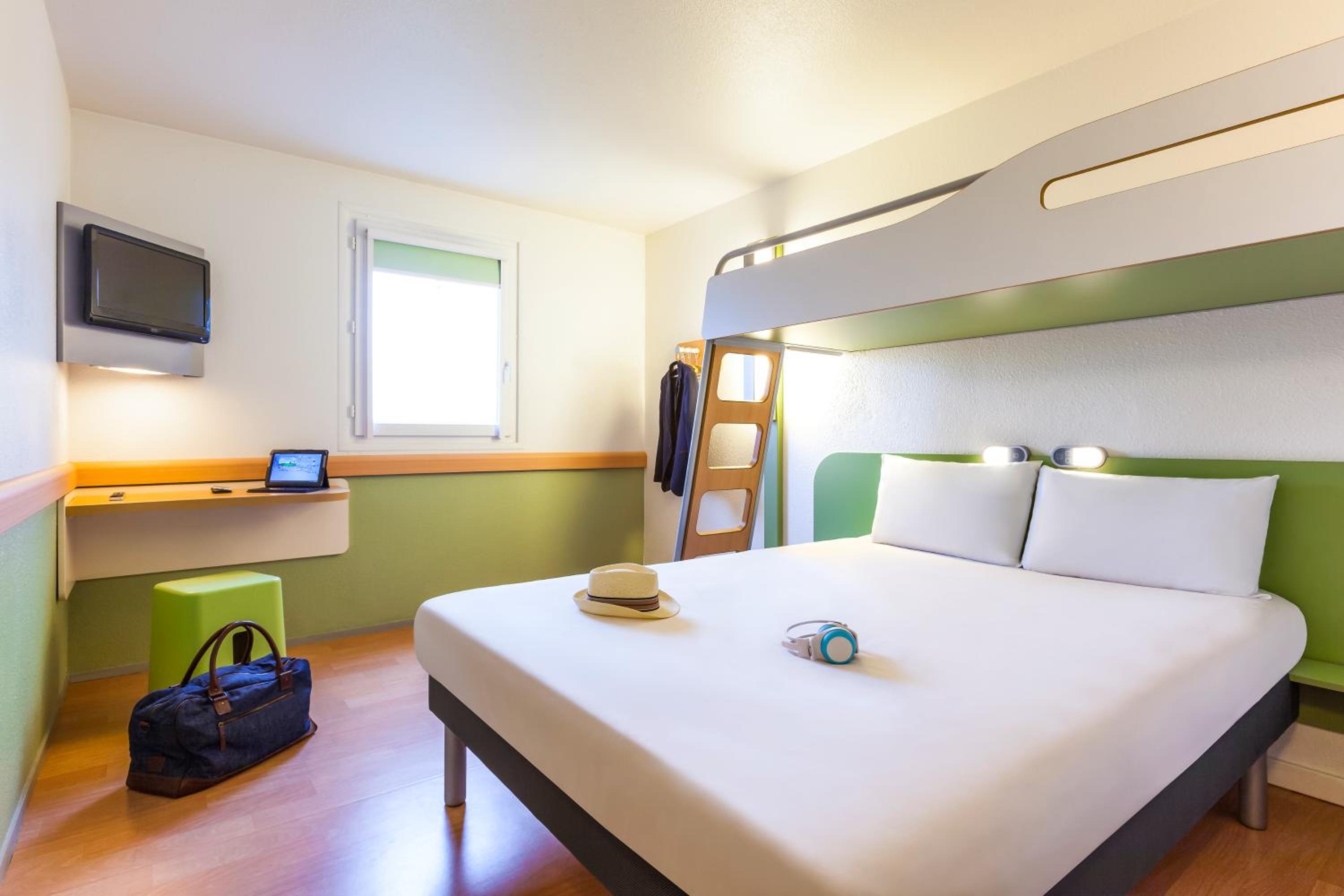 Triple Room with One Double Bed and One Bunk Bed - Photo 10
