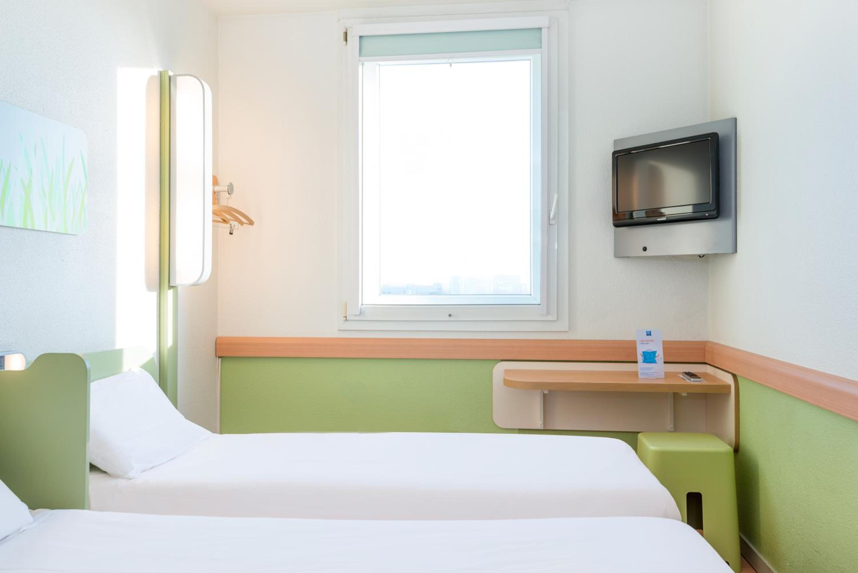 Twin Room - Photo 8