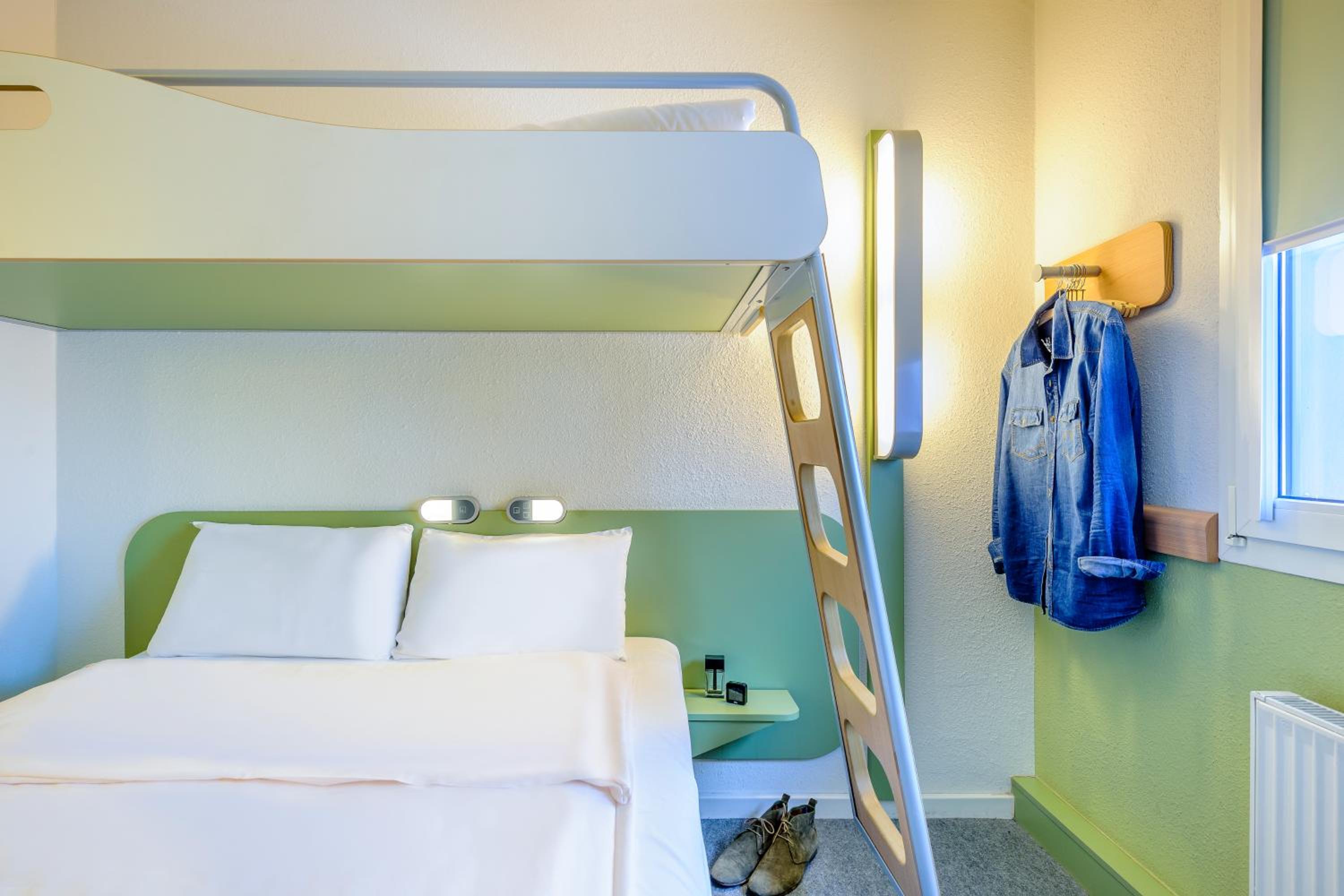 Triple Room with One Double Bed and One Bunk Bed - Photo 12