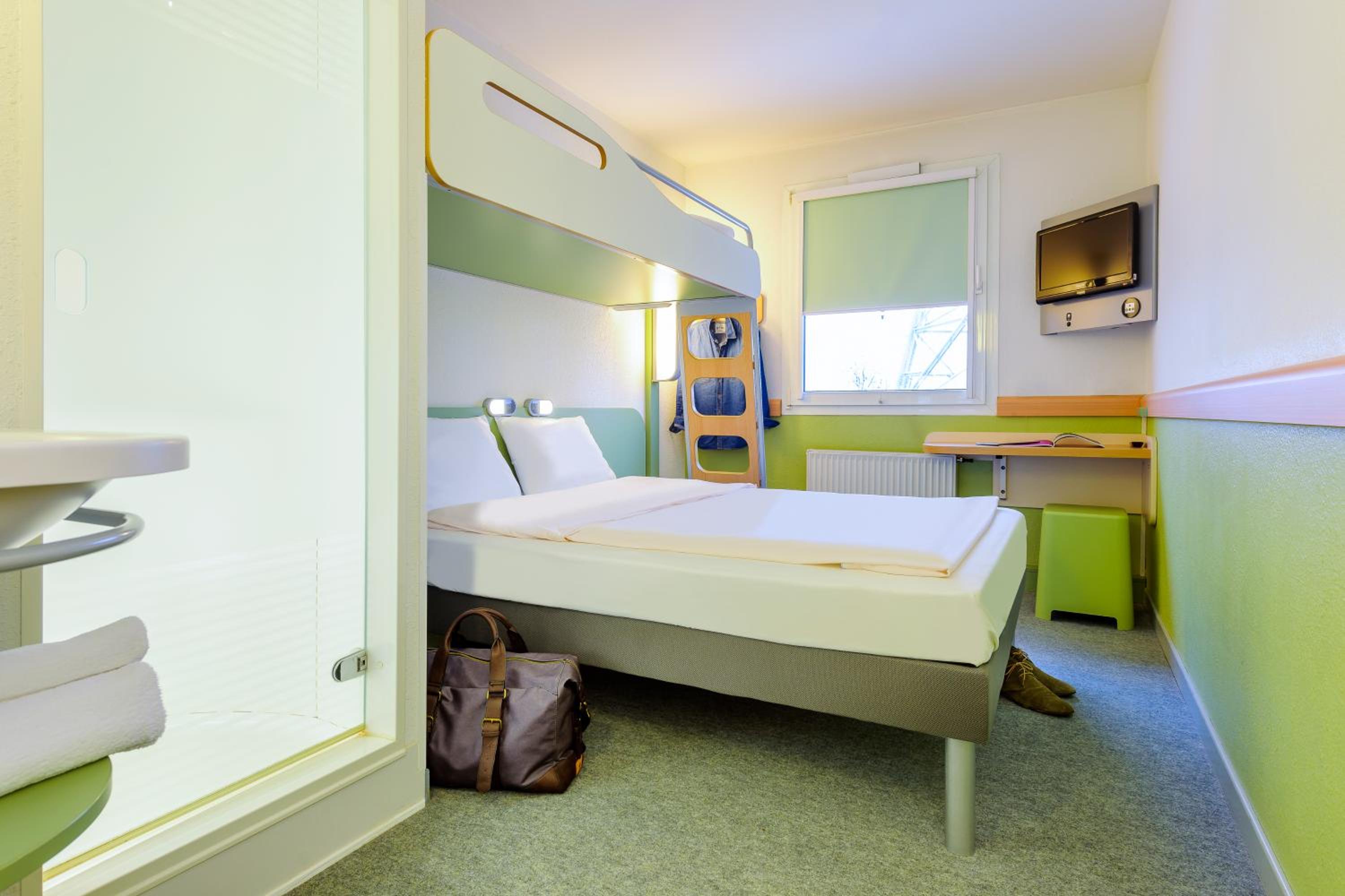 Triple Room with One Double Bed and One Bunk Bed - Photo 13