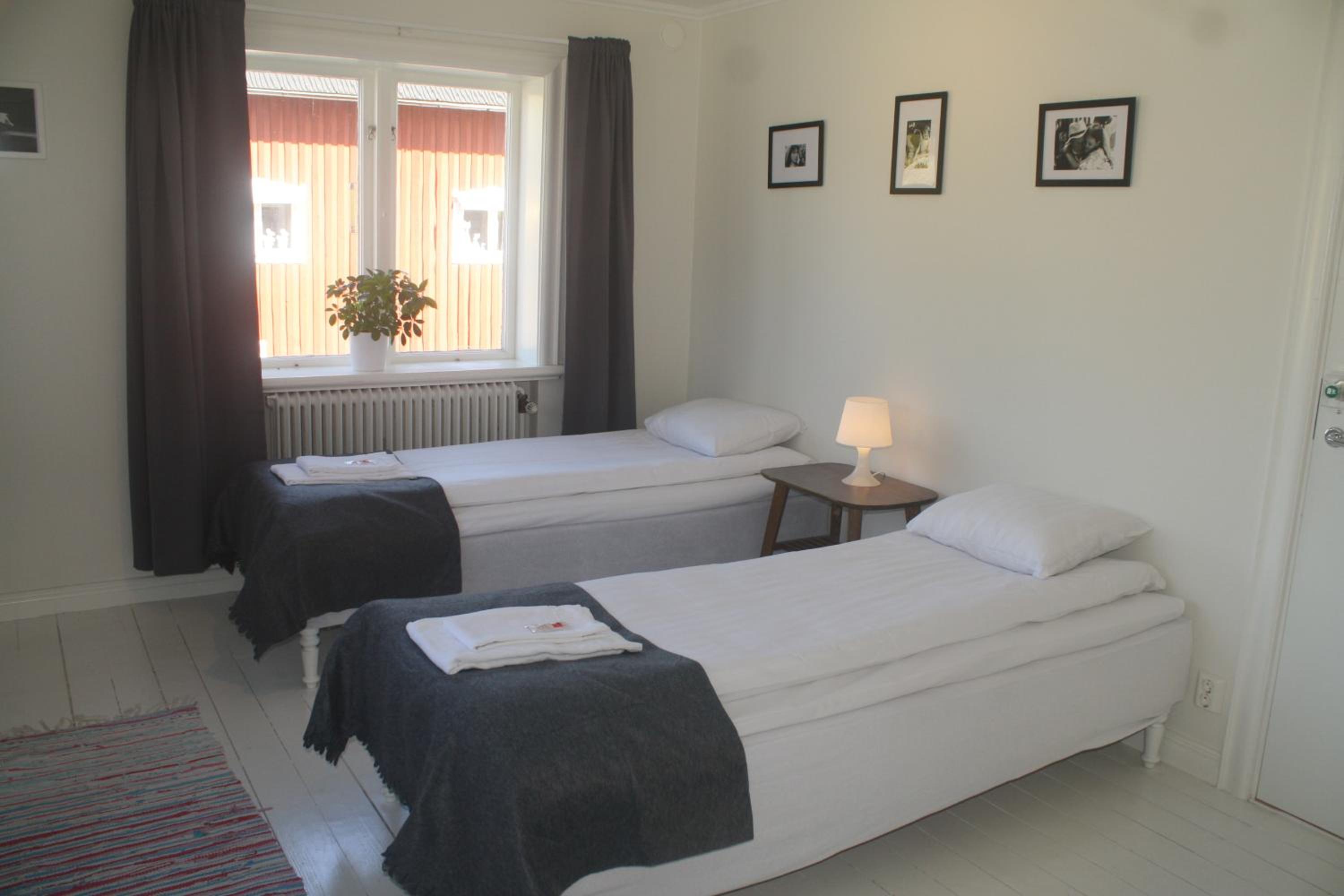 Double Room with Shared Bathroom photo 1