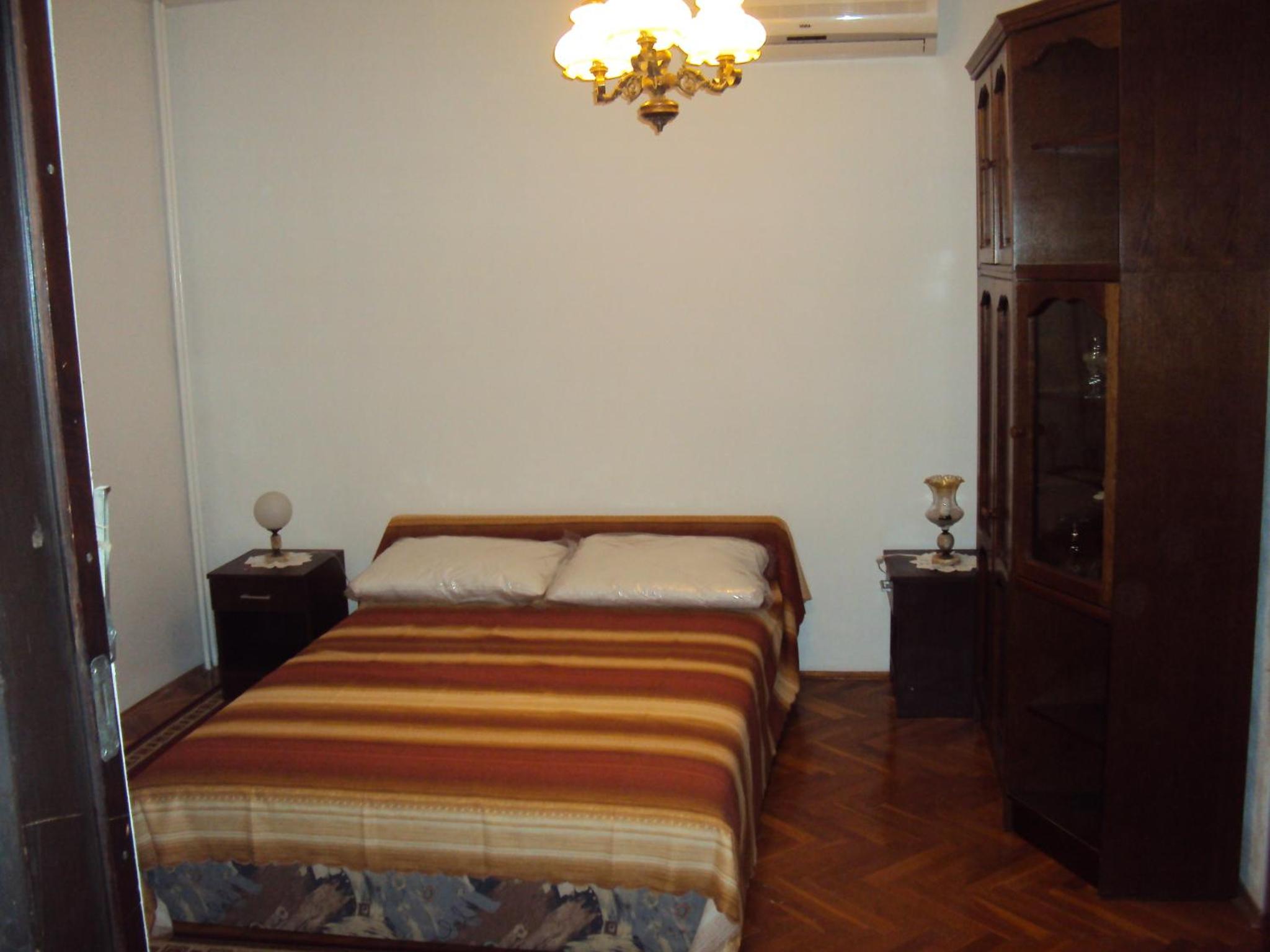 Studio (5 Adults)