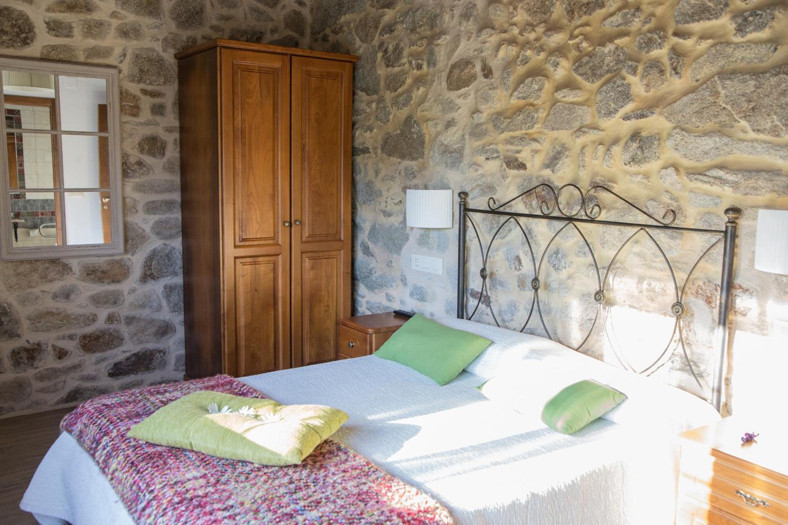 Double or Twin Room - Photo 8