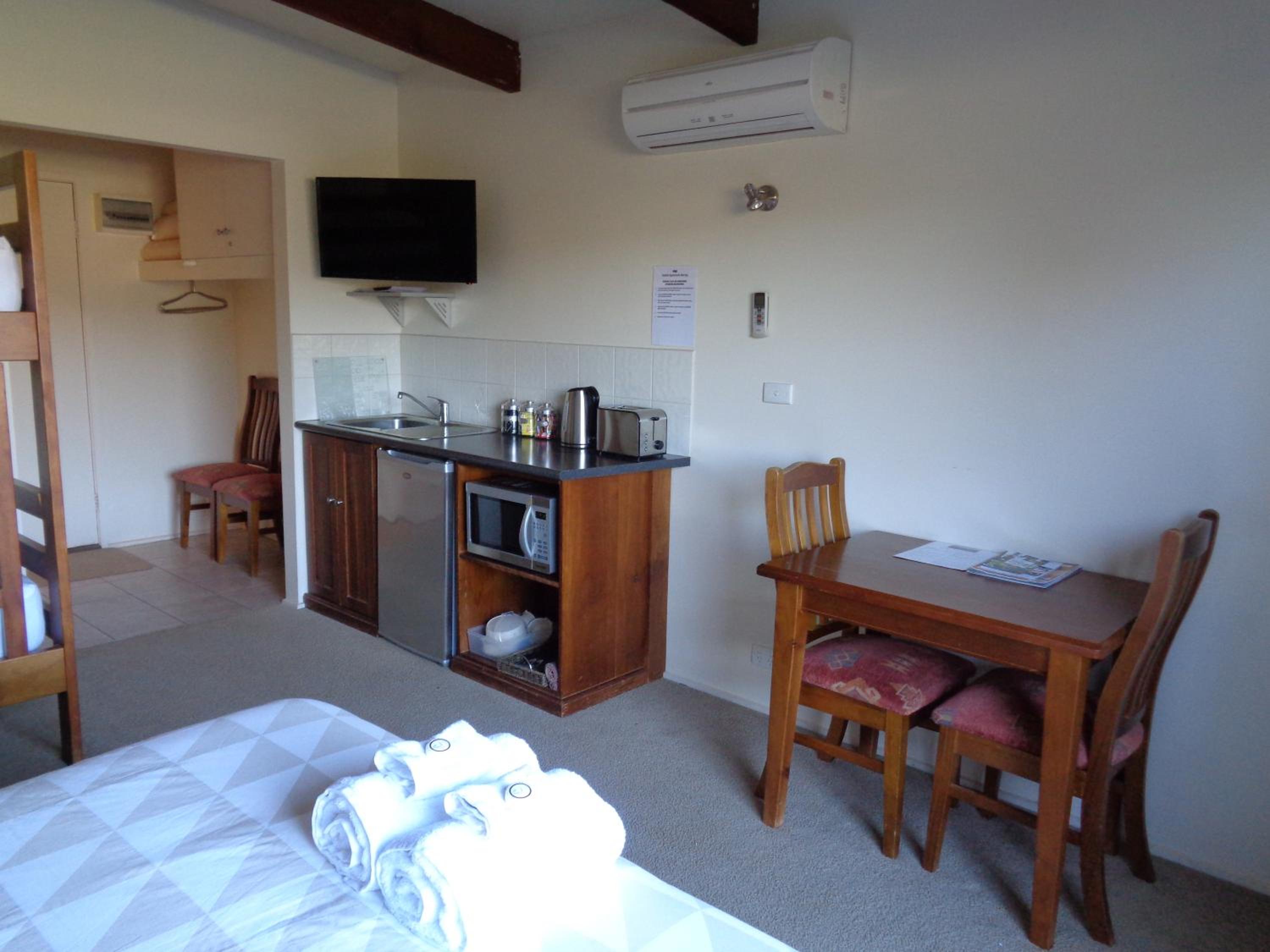Motel Room - Pine 1 photo 1