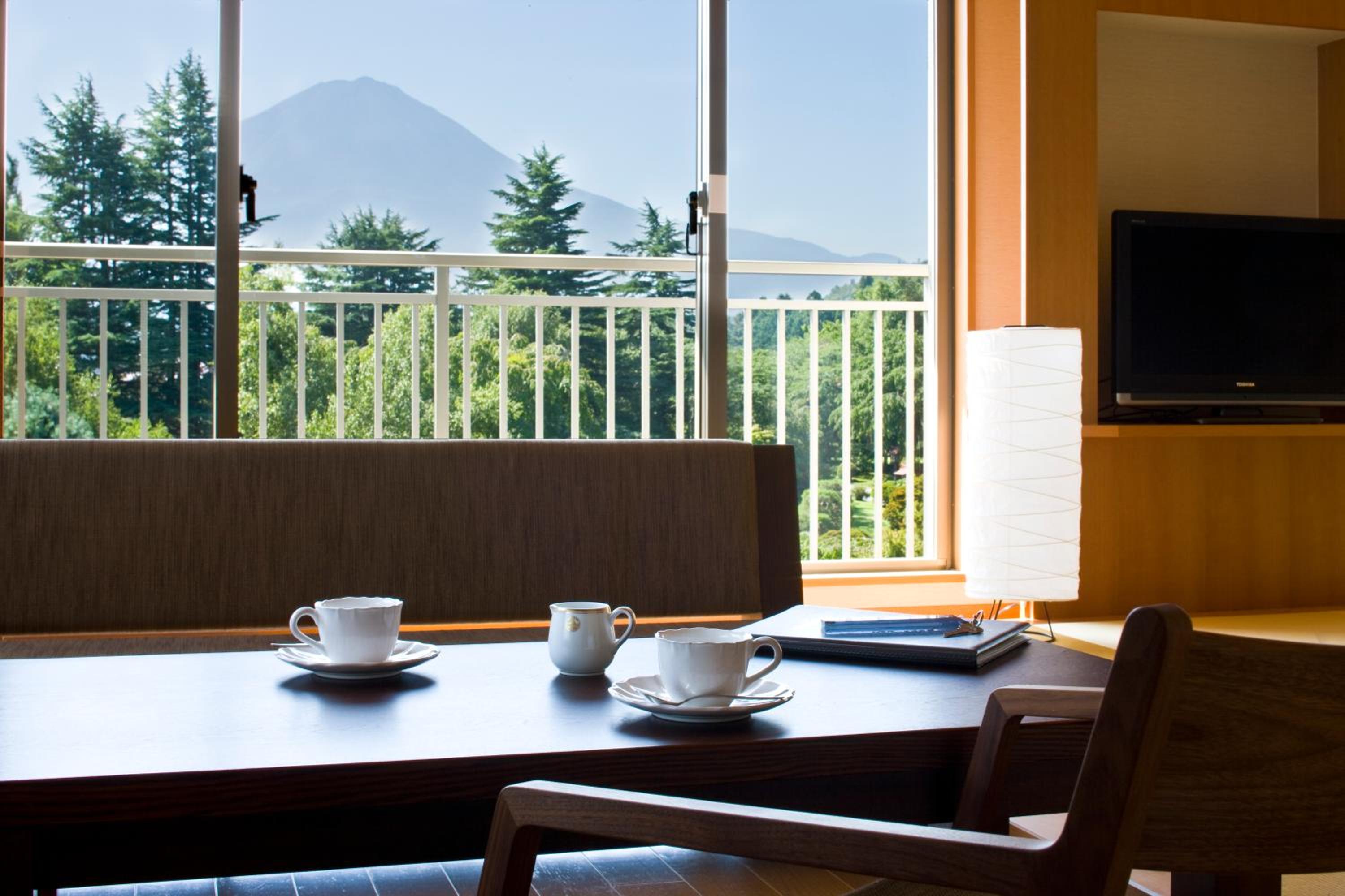 Junior Suite with Mountain View