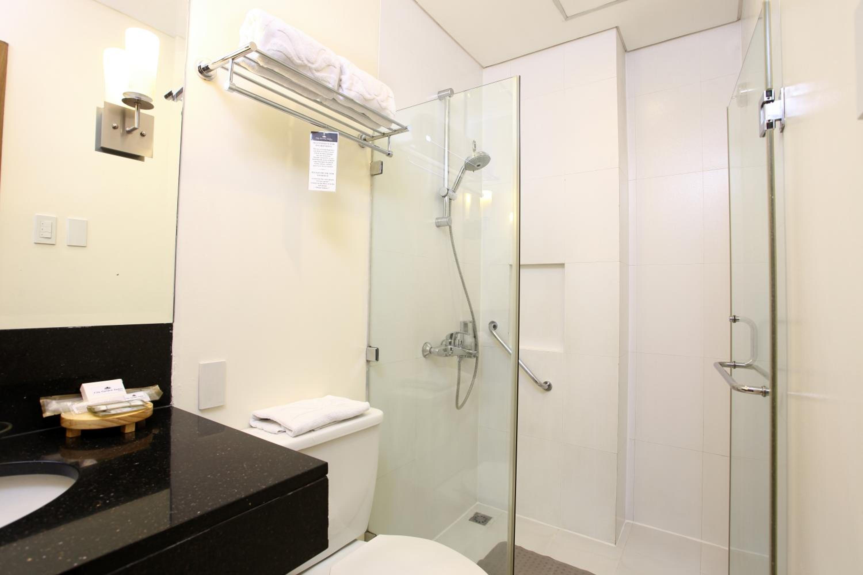 Standard Double Room No Window - Photo 4
