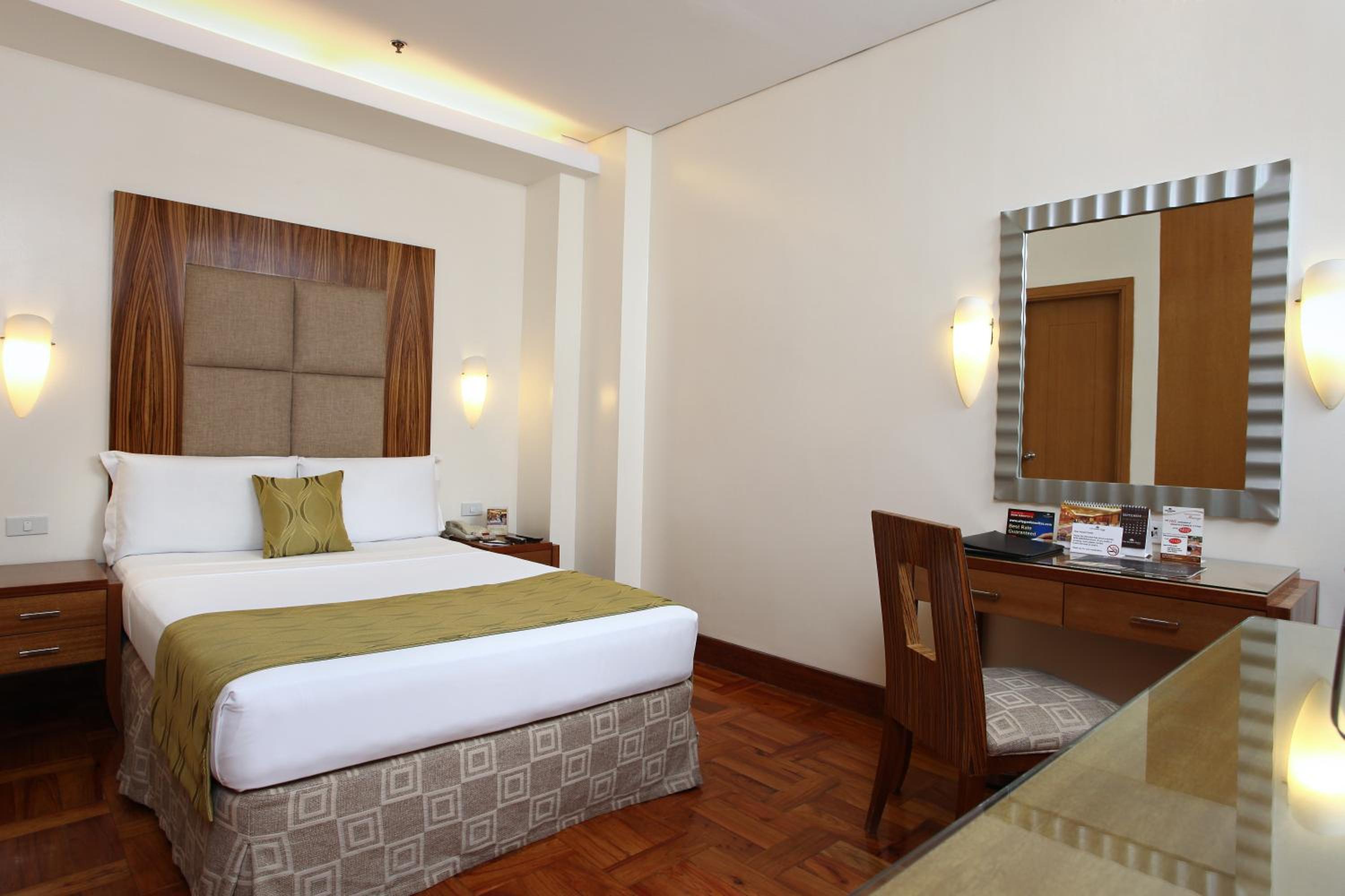 Standard Double Room No Window - Photo 1