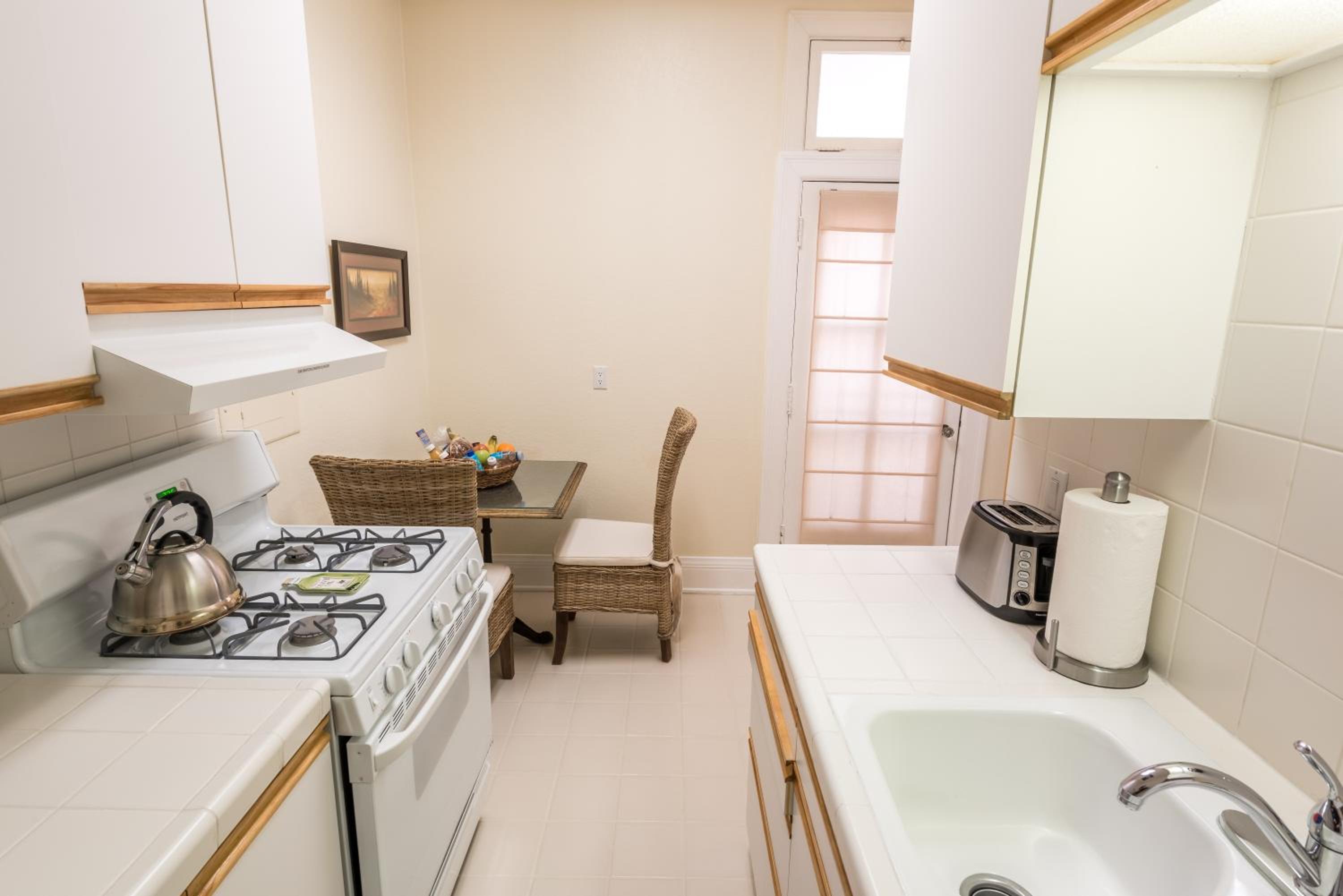 Deluxe King Studio with Fireplace and Kitchen - 116C - Photo 6