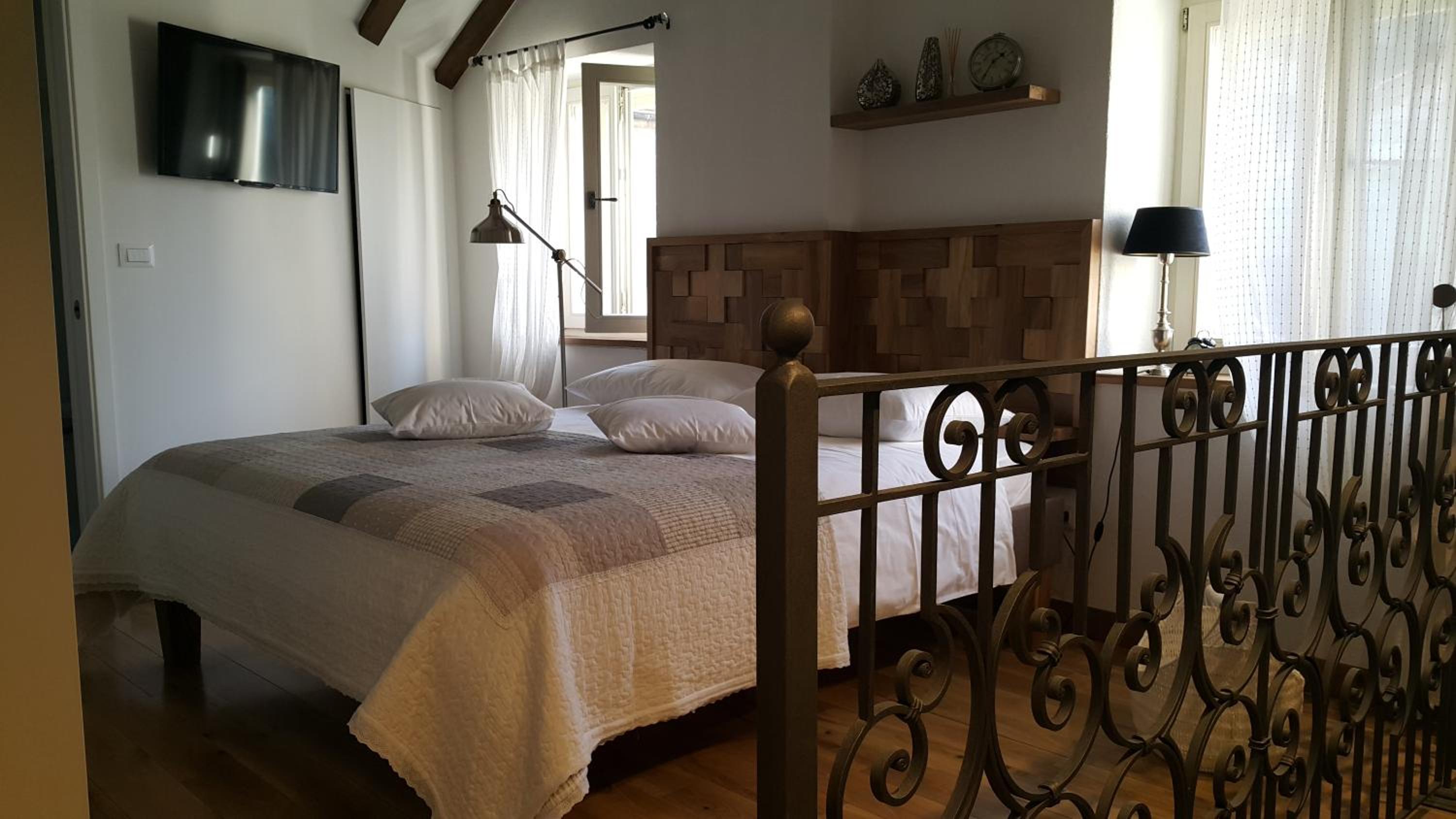 Duplex One-Bedroom Apartment photo 1