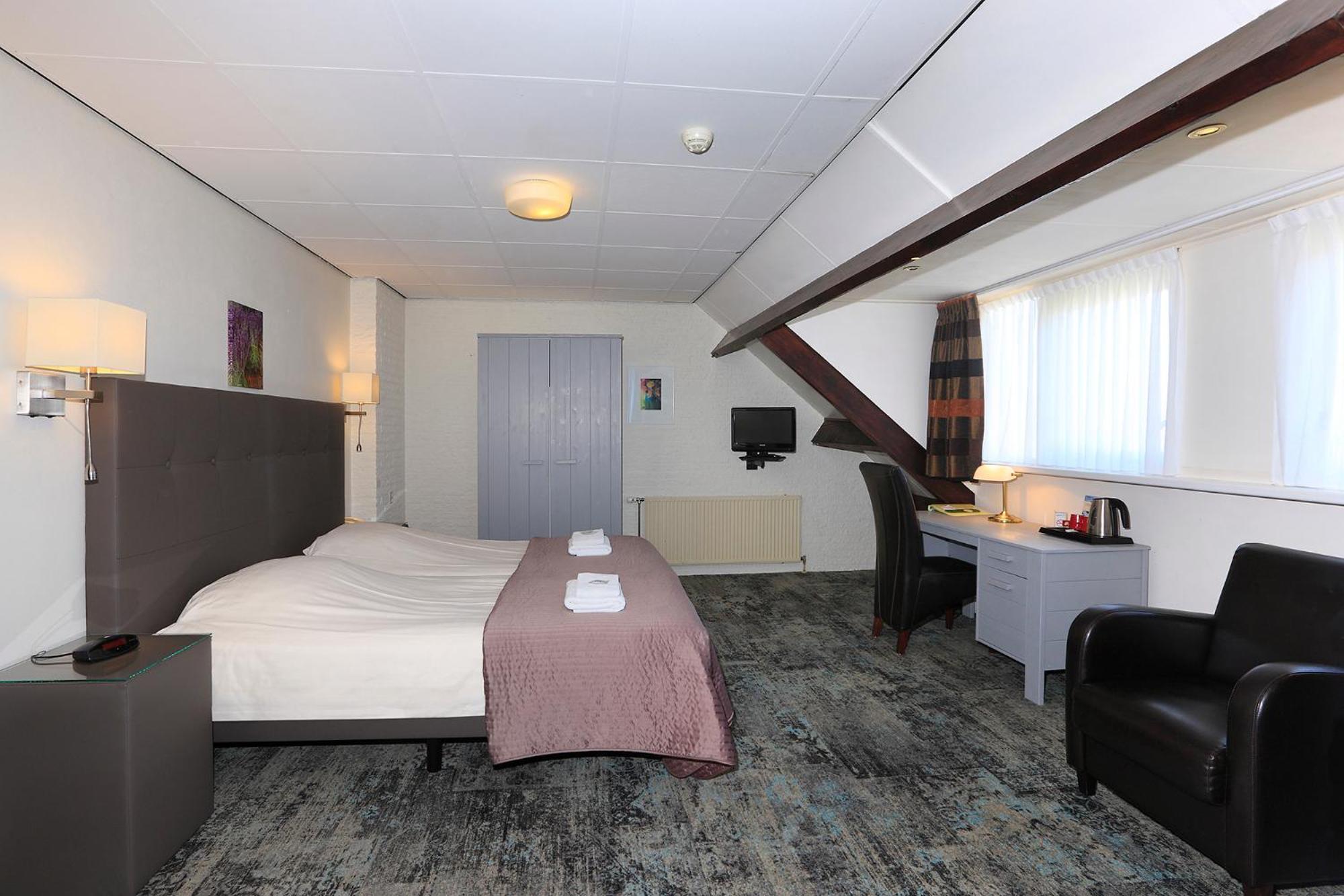 Double Room with Shower photo 3