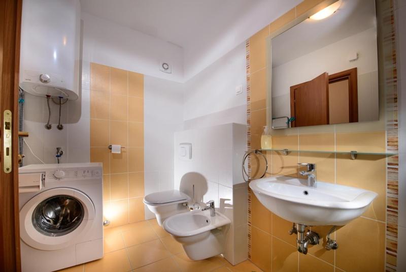 Superior Three-Bedroom Apartment with Terrace and Sea View photo 3