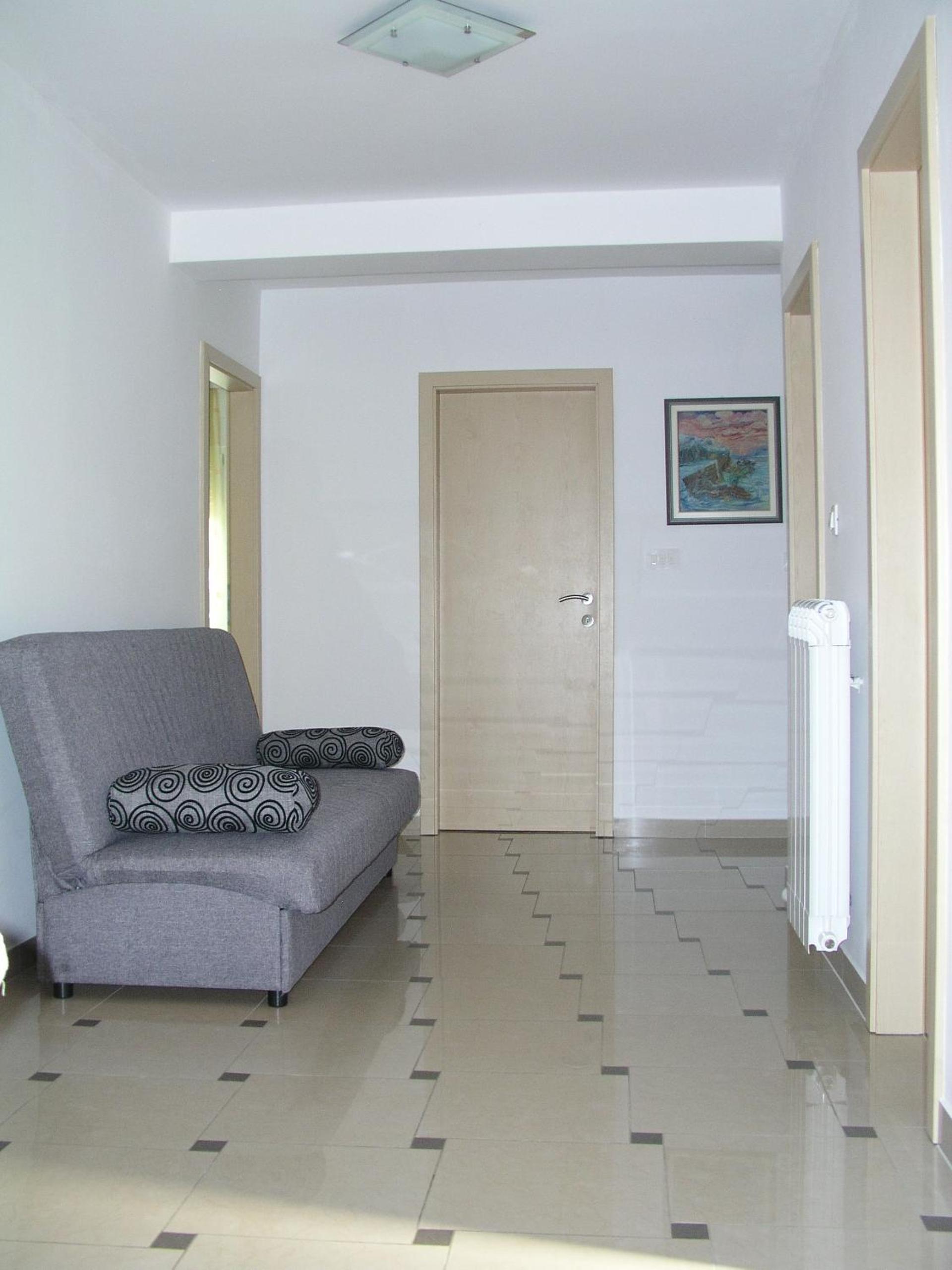 Apartment with Balcony - Photo 11