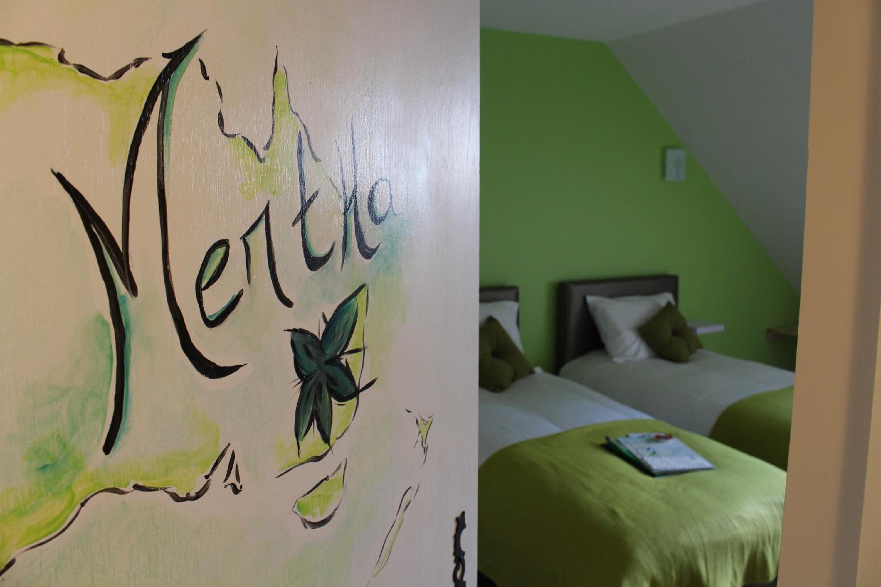 Standard Twin Room with Garden View