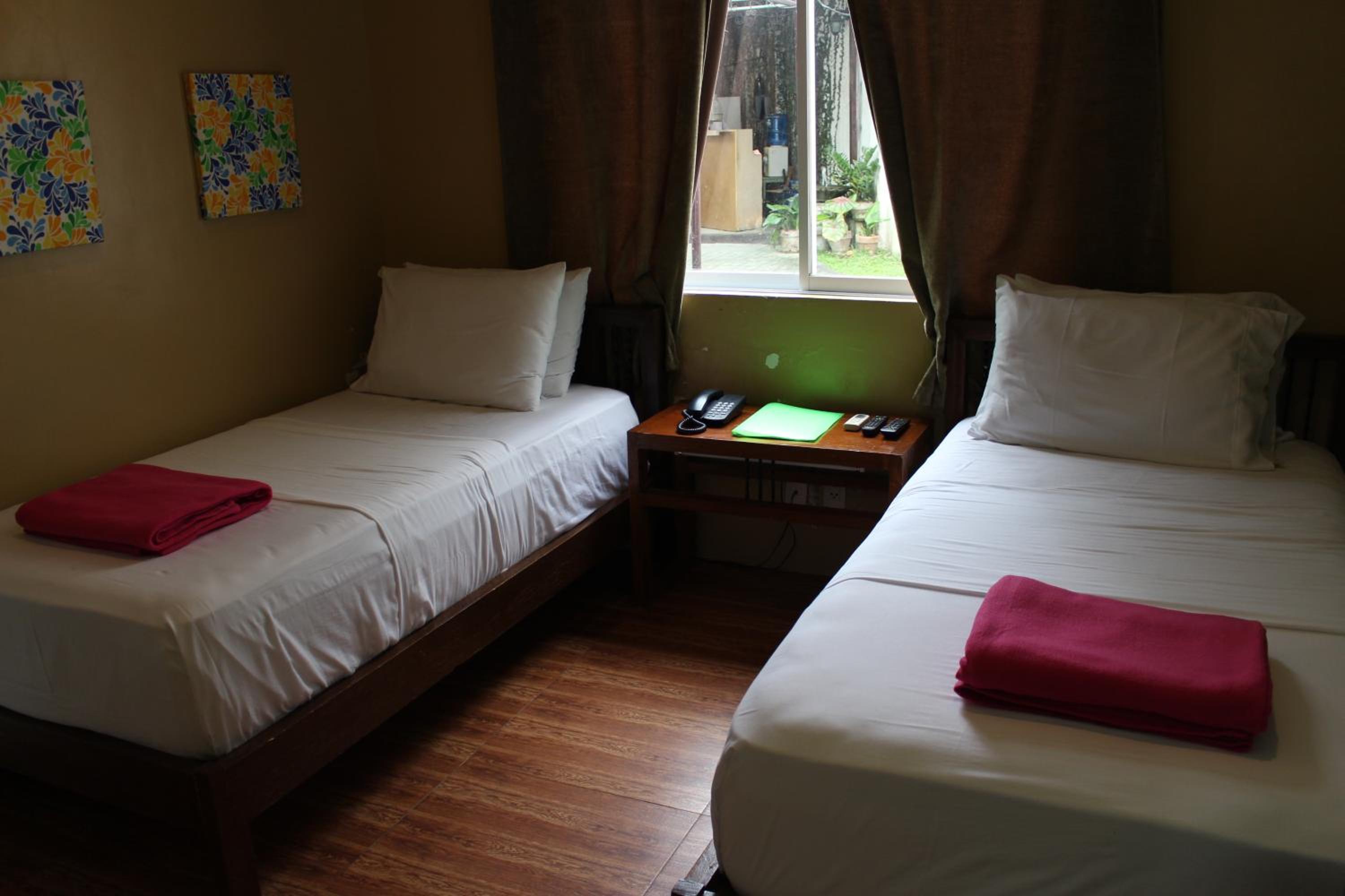 Standard Twin Room - Photo 1