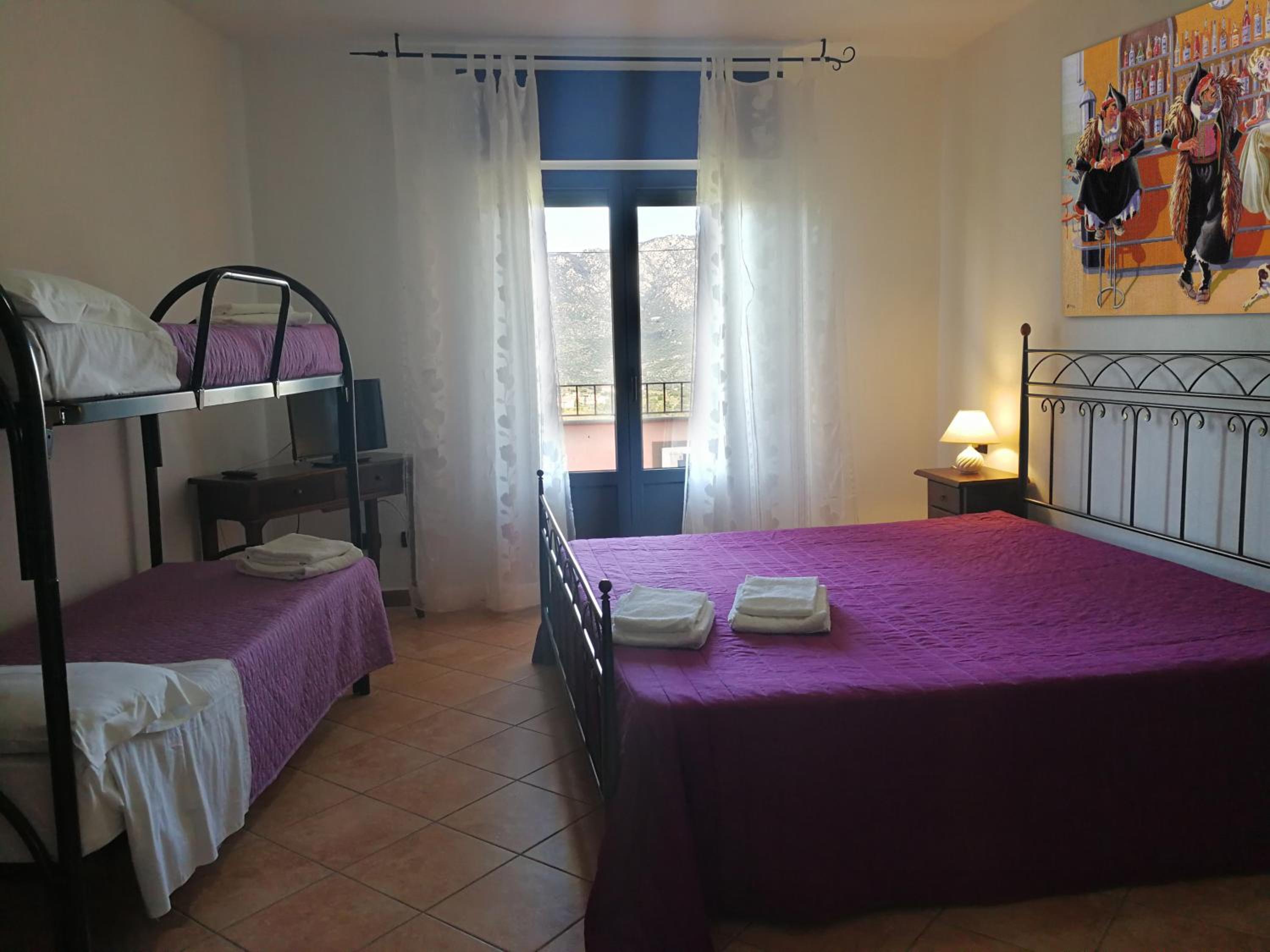 Family Room (2 Adults + 2 Children)