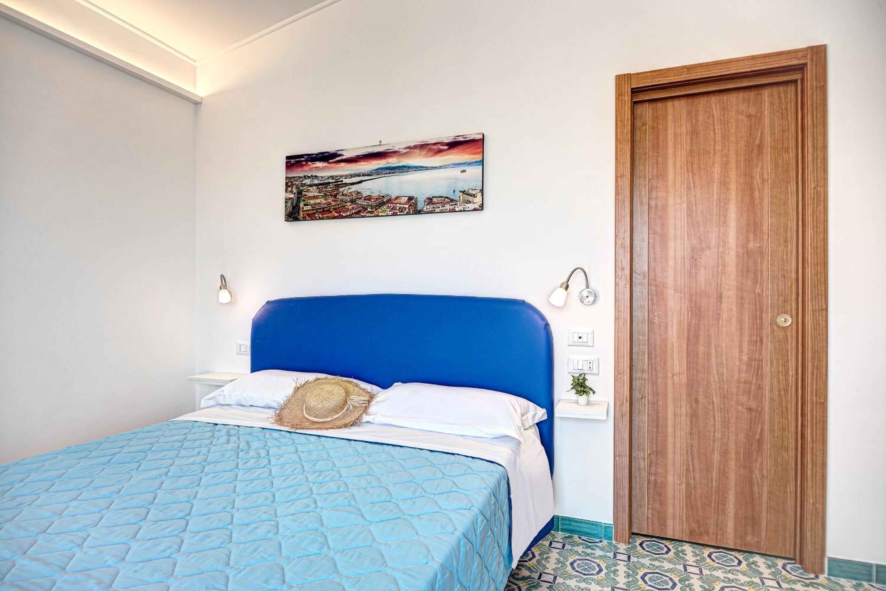 Double Room with Sea View - Photo 4