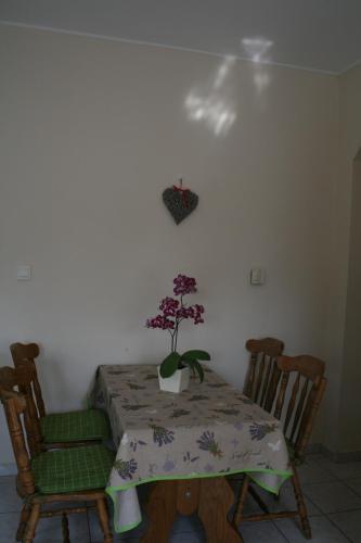Two-Bedroom House photo 3