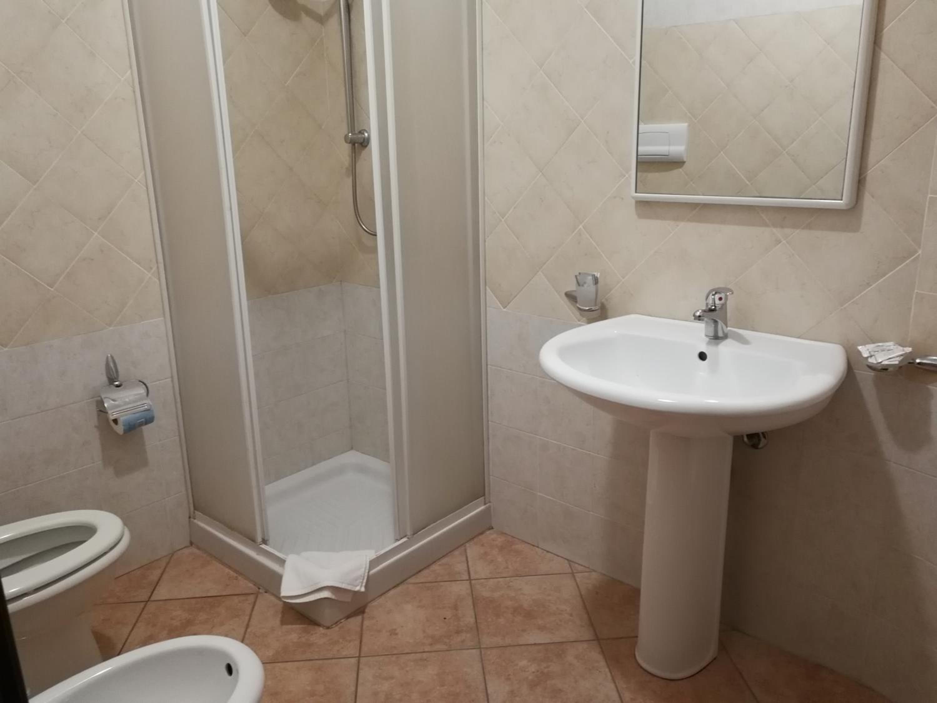 Standard King Room - Photo 2