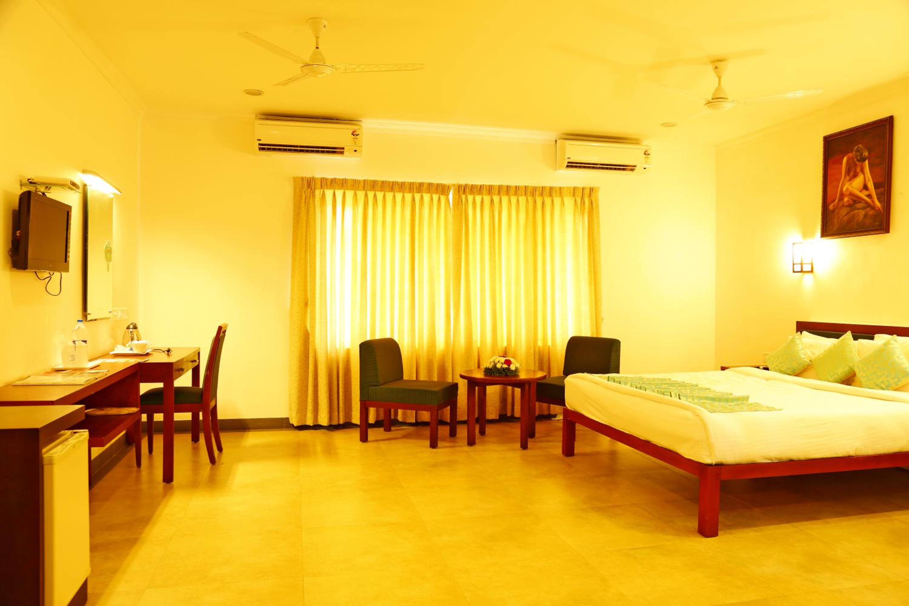 Deluxe Double or Twin Room - Photo 11