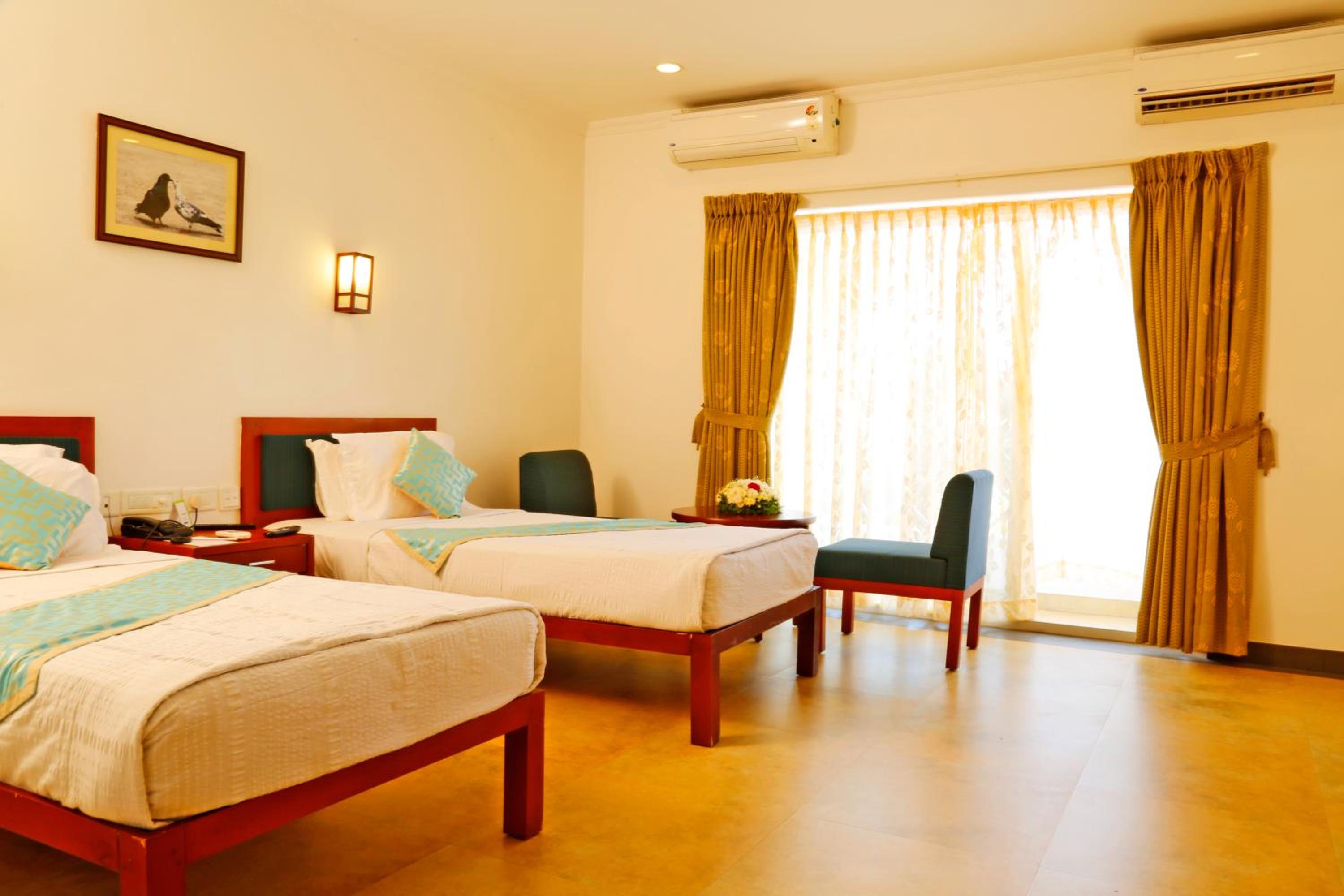 Deluxe Double or Twin Room - Photo 6