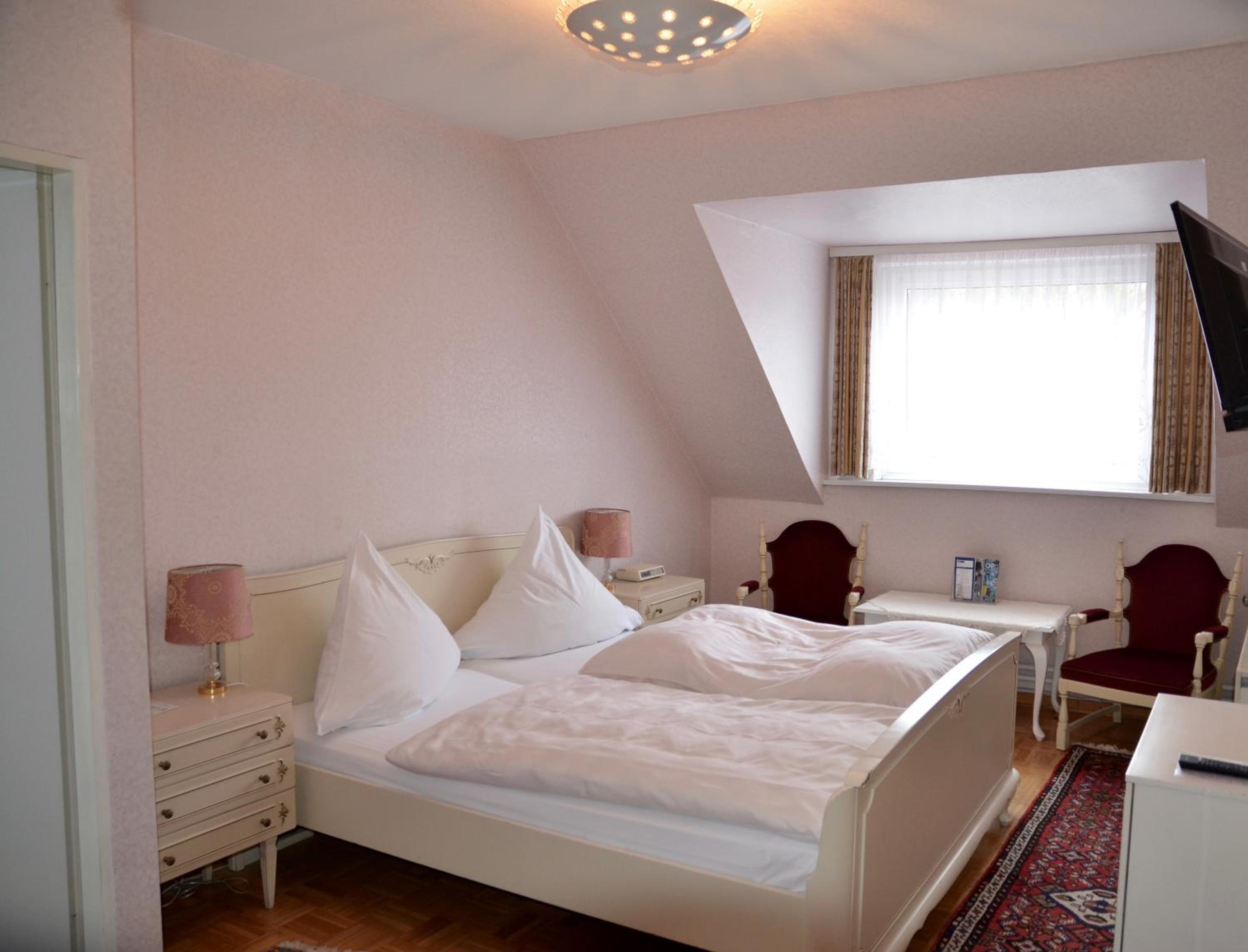 Double Room - Photo 6