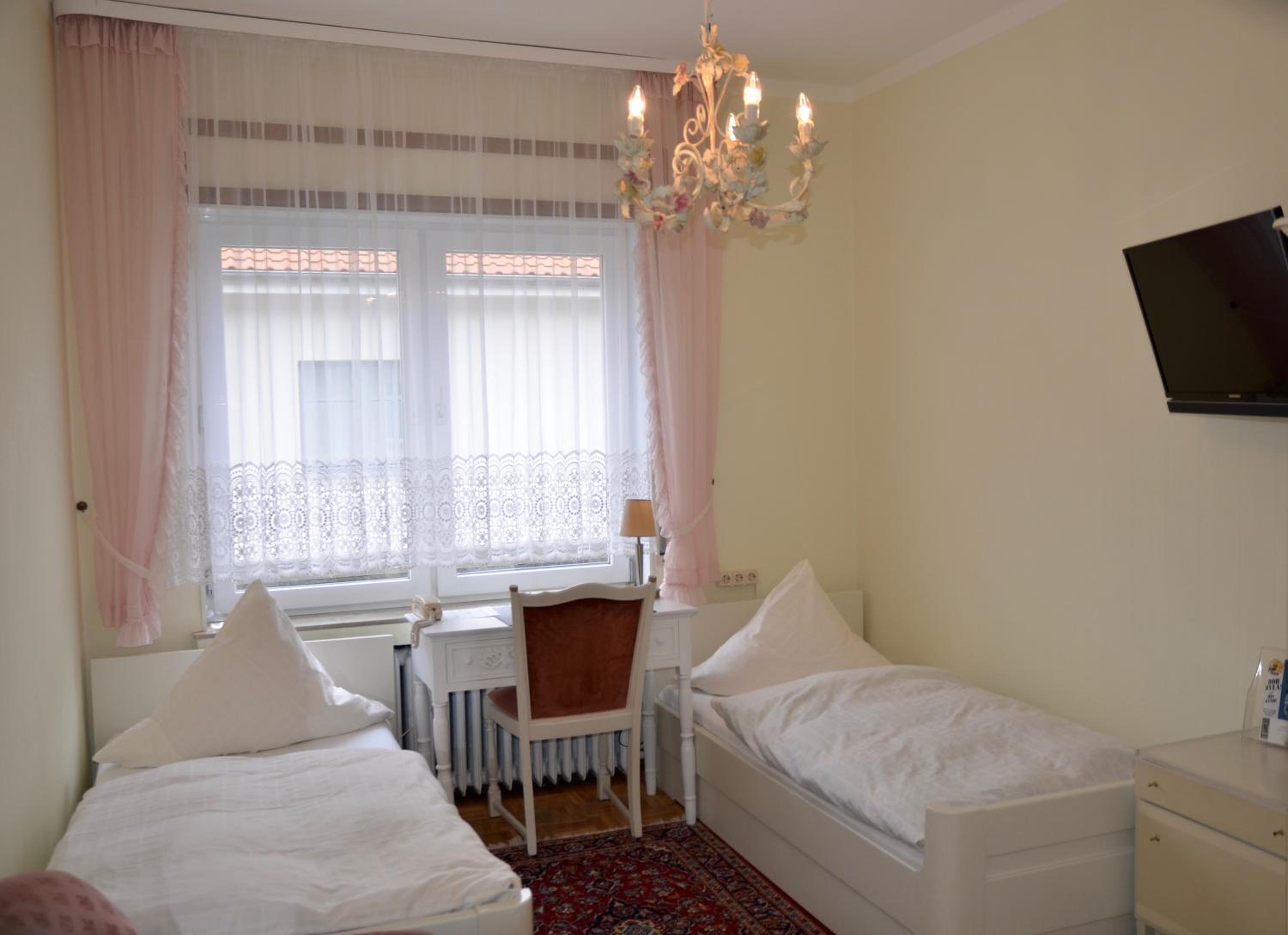 Double Room - Photo 7