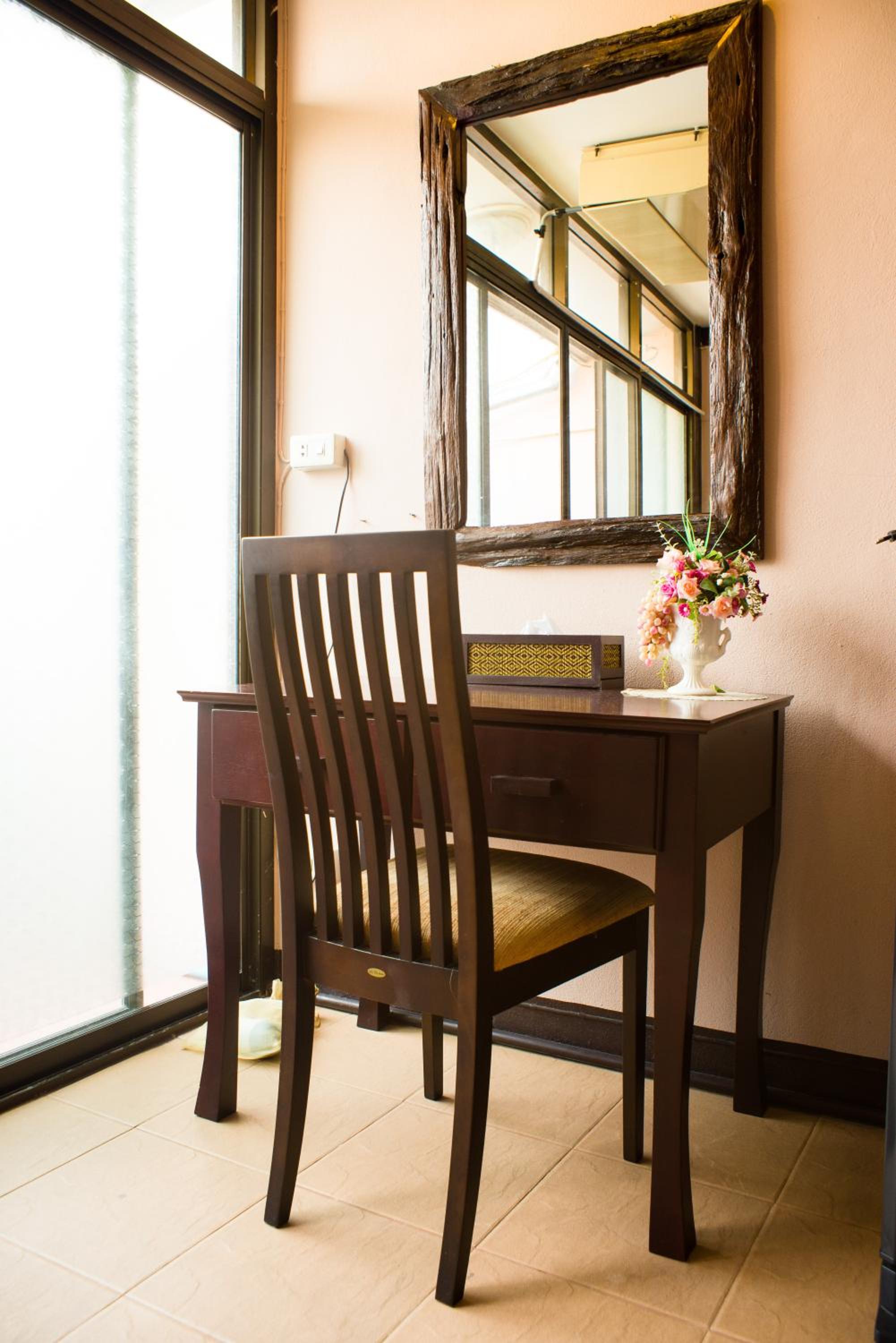 Junior Suite with Balcony - Photo 5