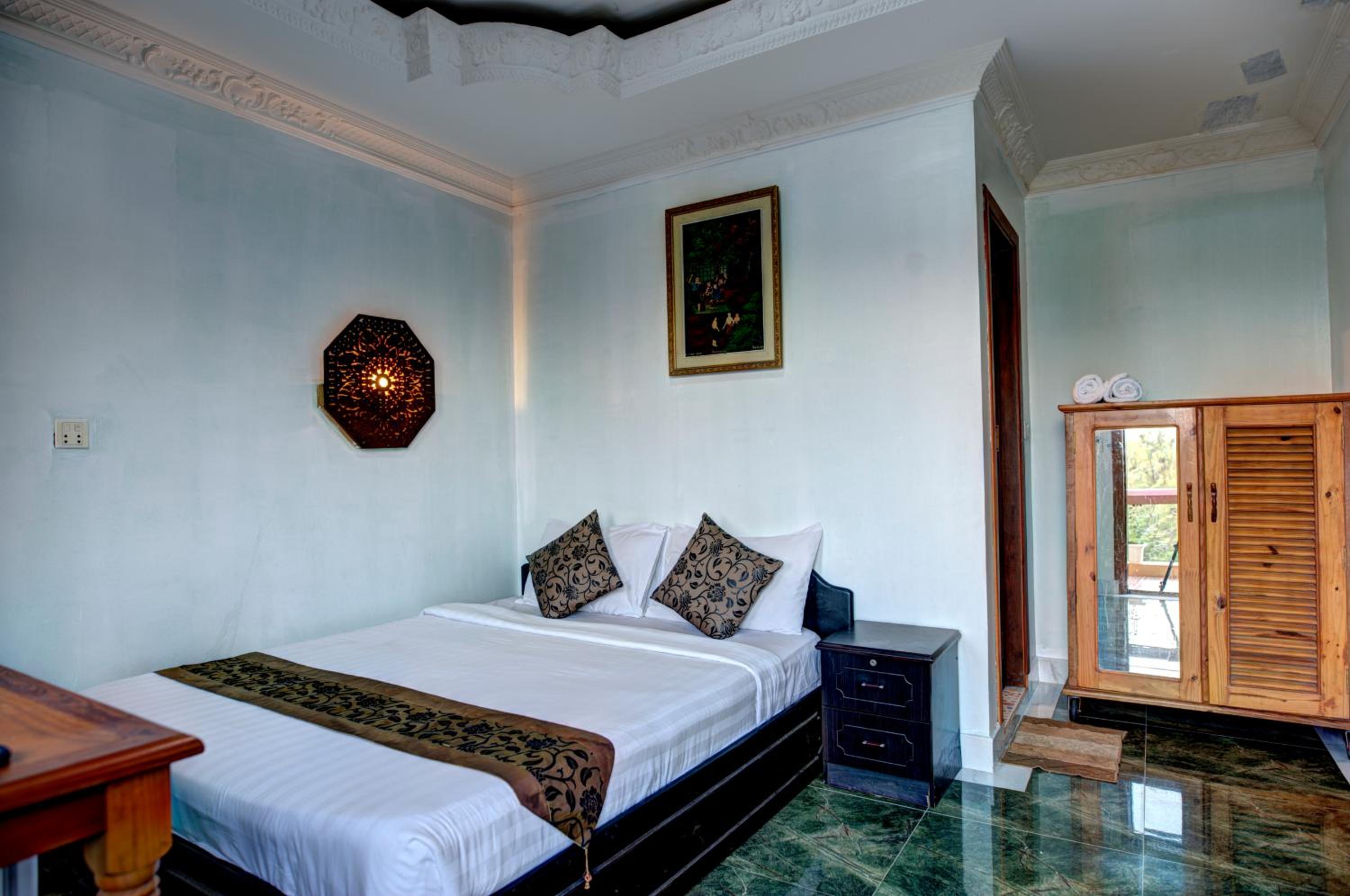 Double Room with Balcony - Photo 5