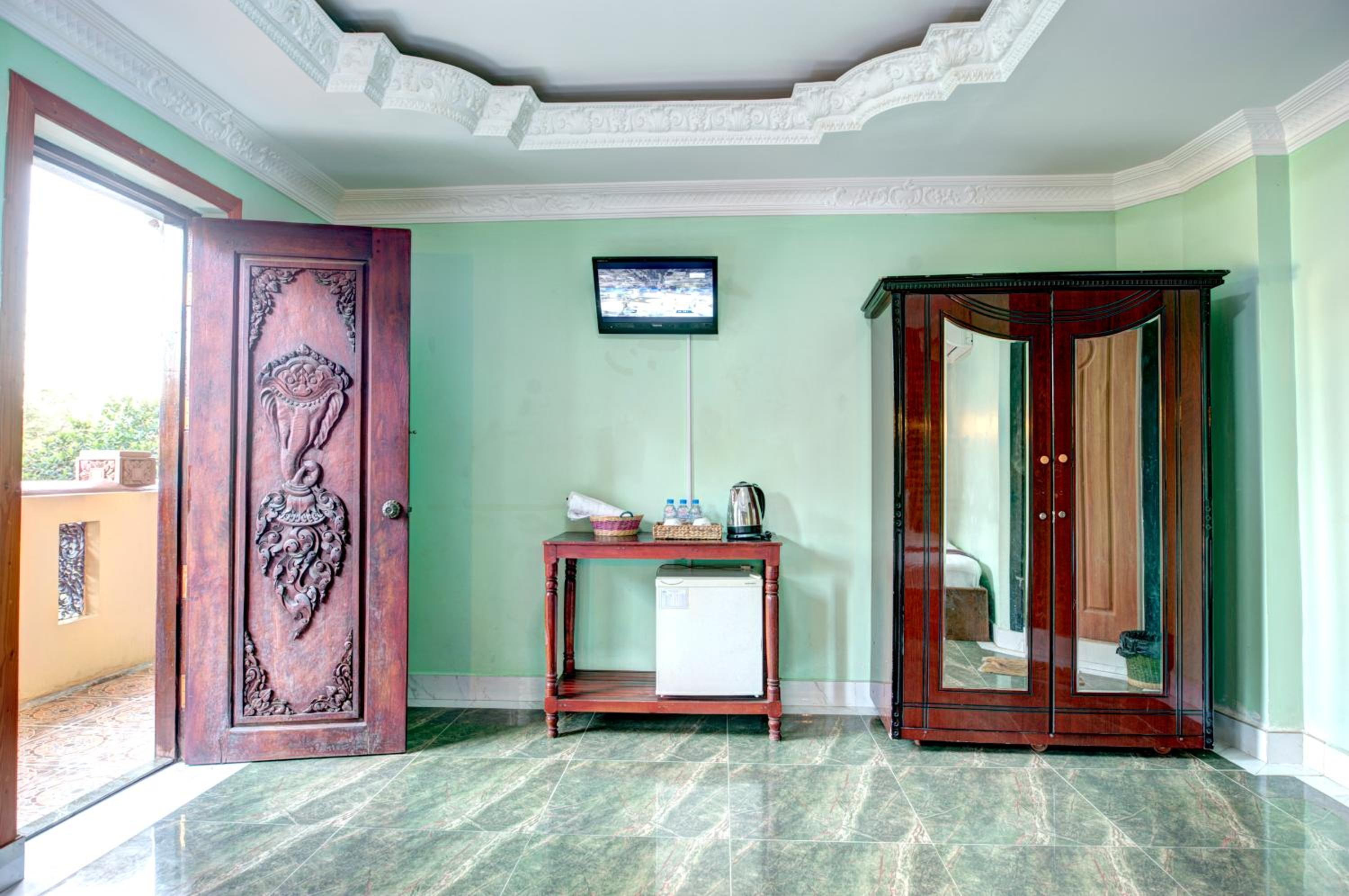 Family Room - Photo 6