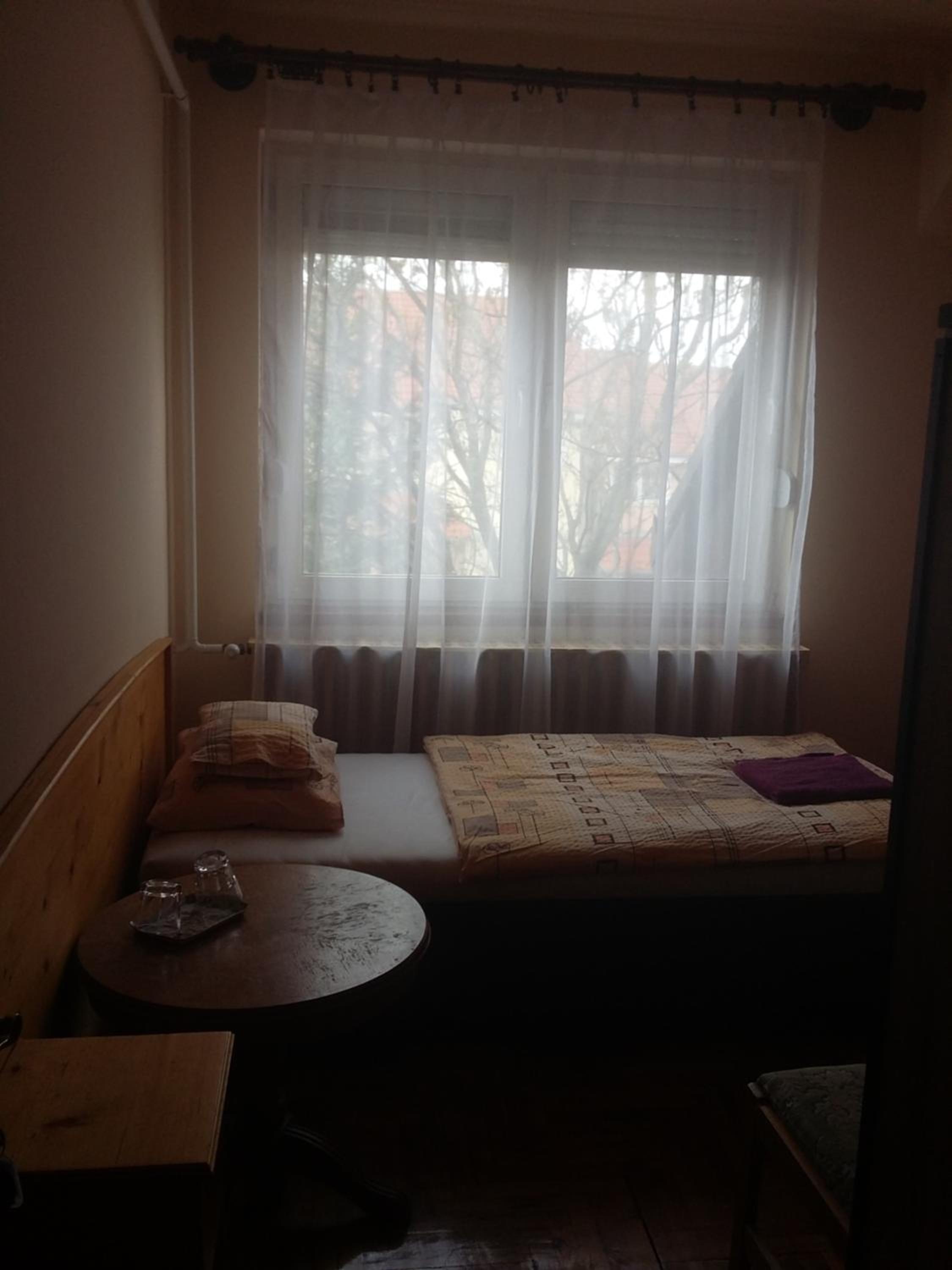 Basic Twin Room - Photo 5