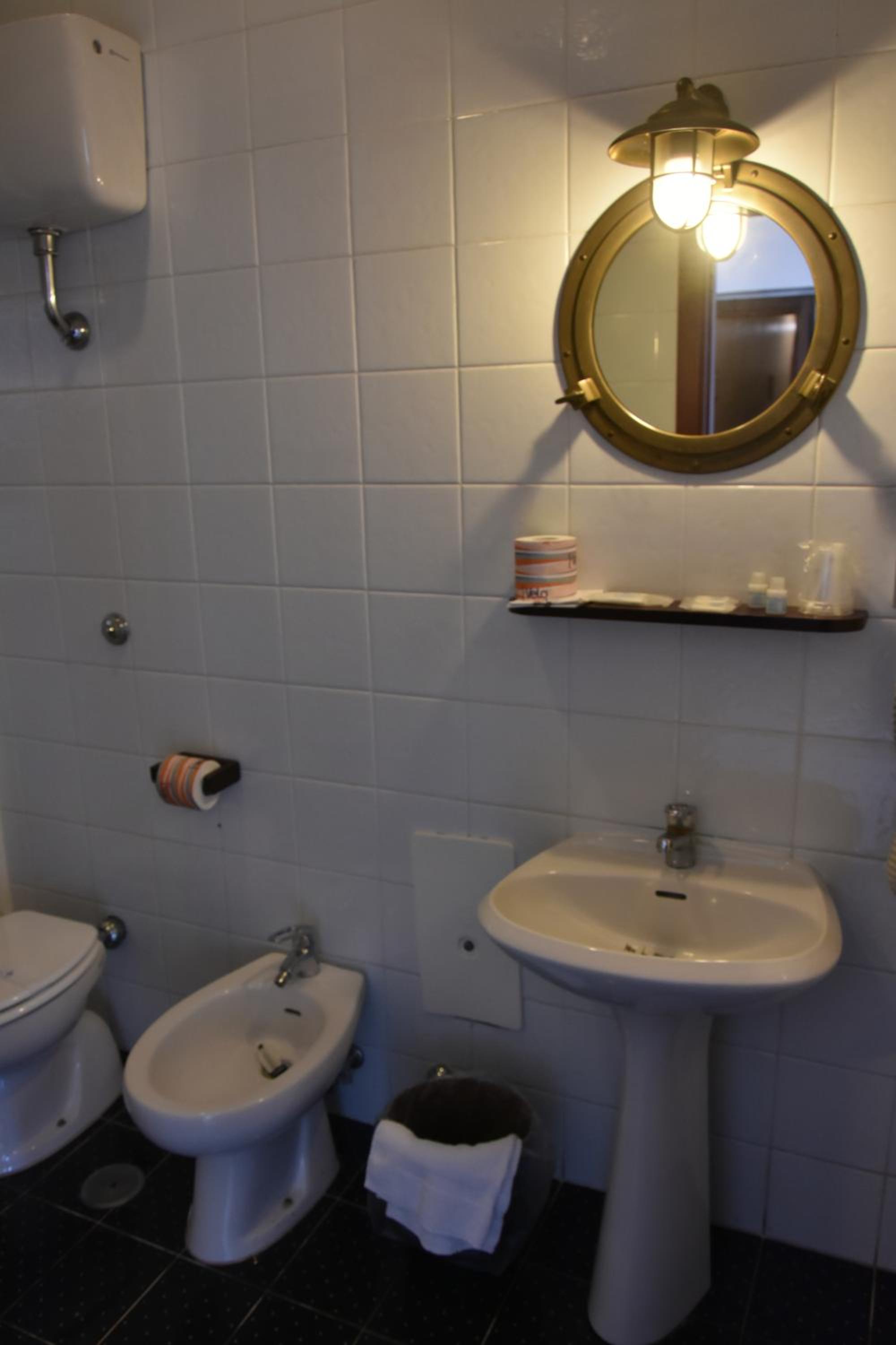 Quadruple Room - Photo 5
