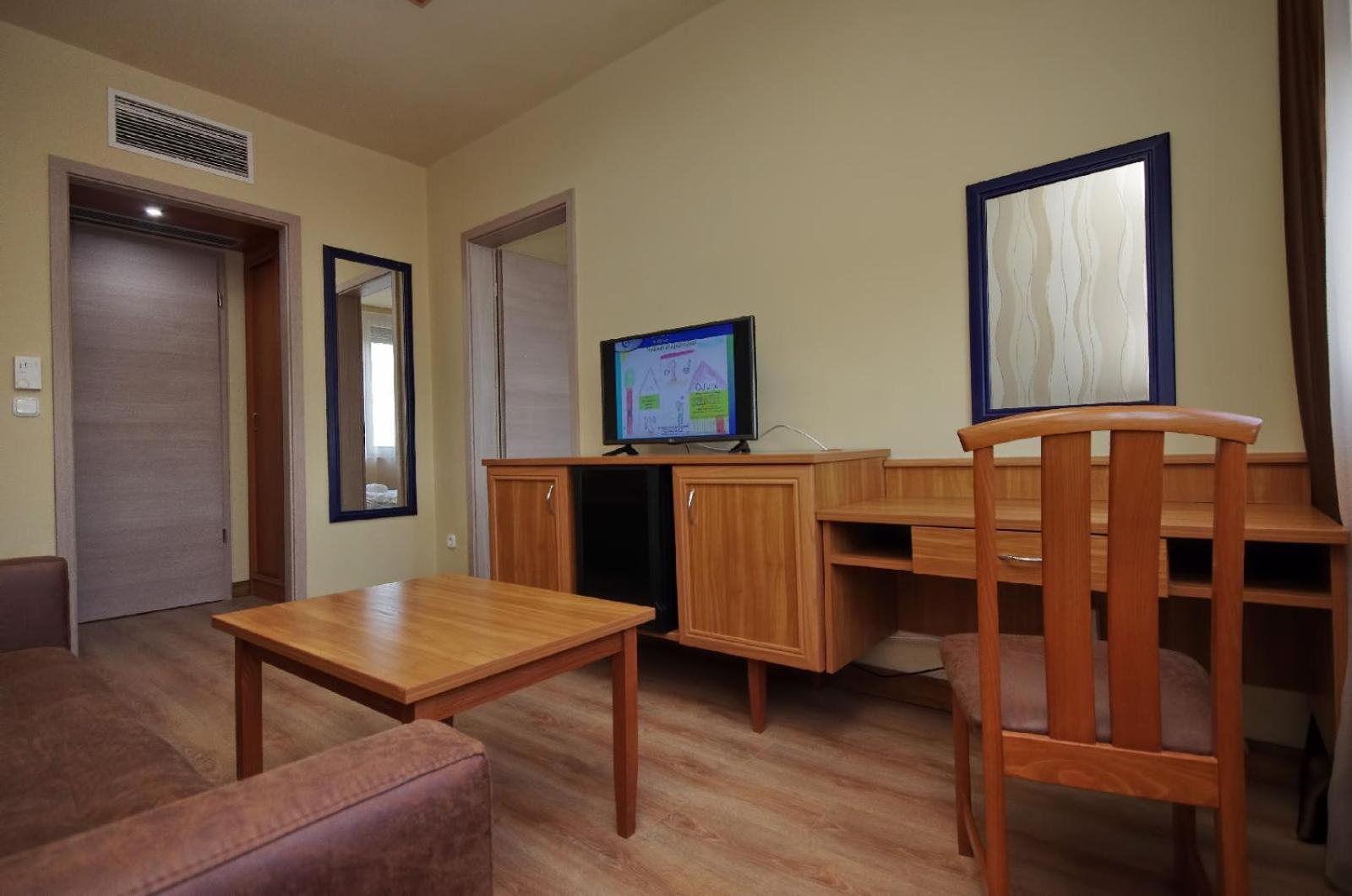 Superior Family Room (2 Adults + 2 Children) - Photo 10