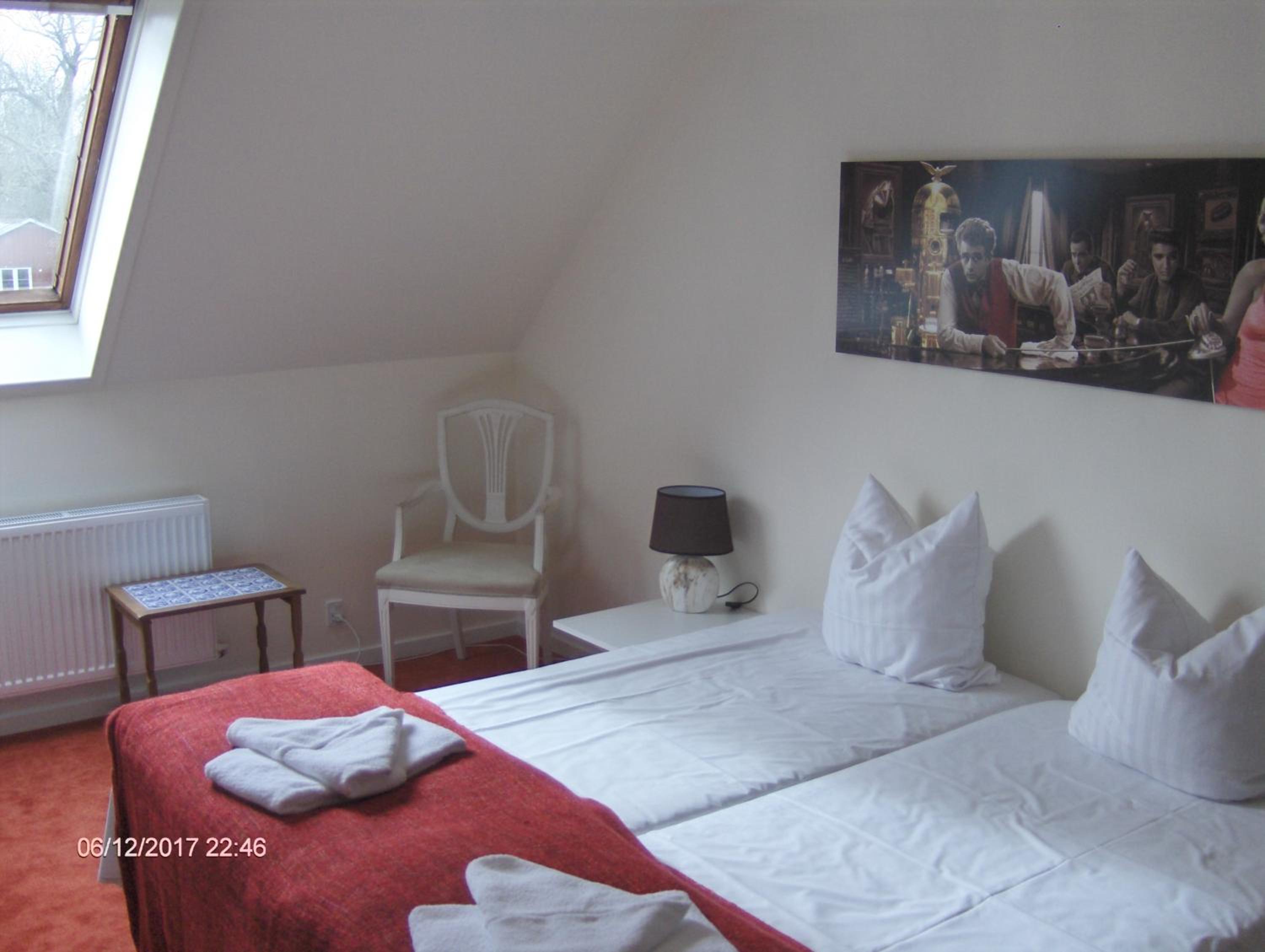 Double or Twin Room - Photo 4